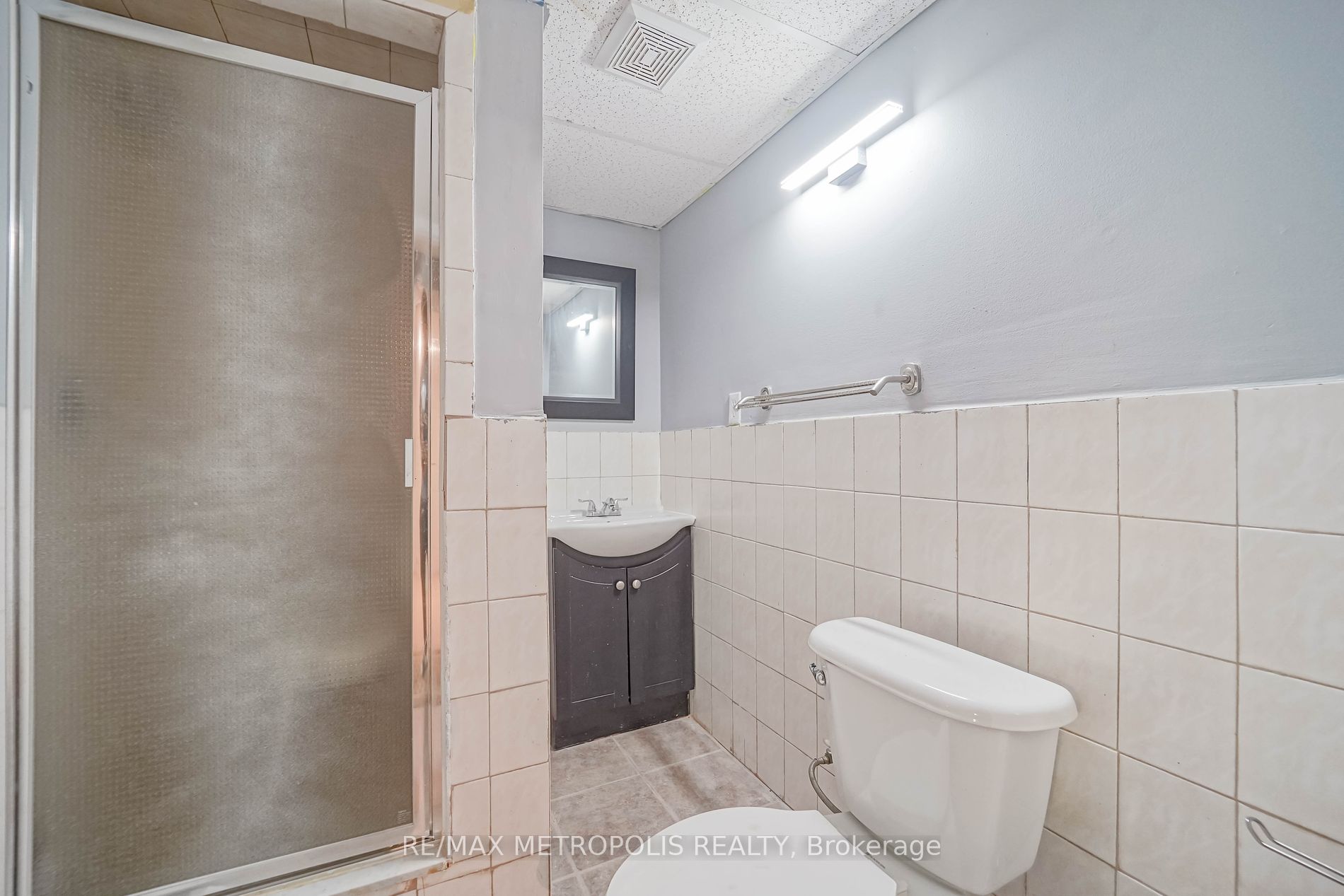 285 Senator St Property Photo 28