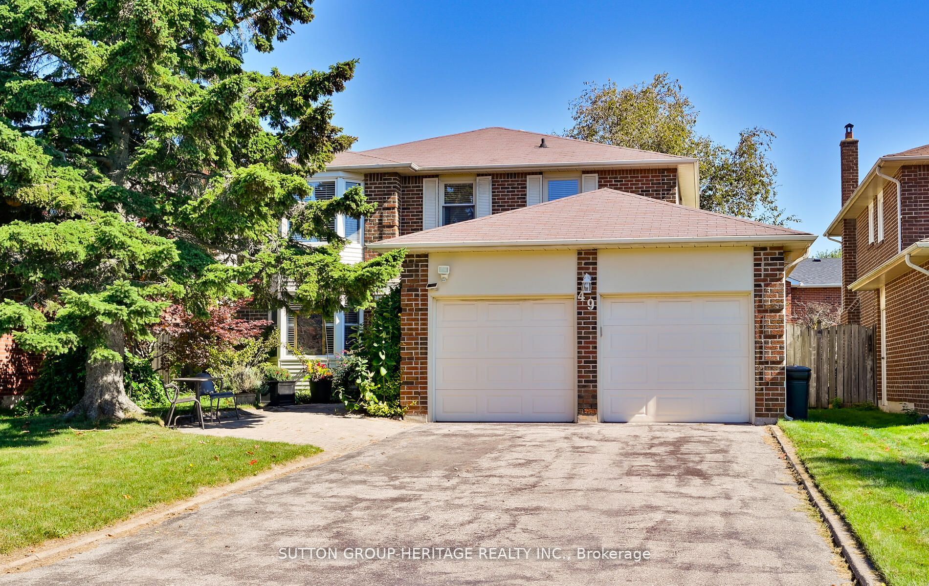 49 Farrow Cres Property Photo 1