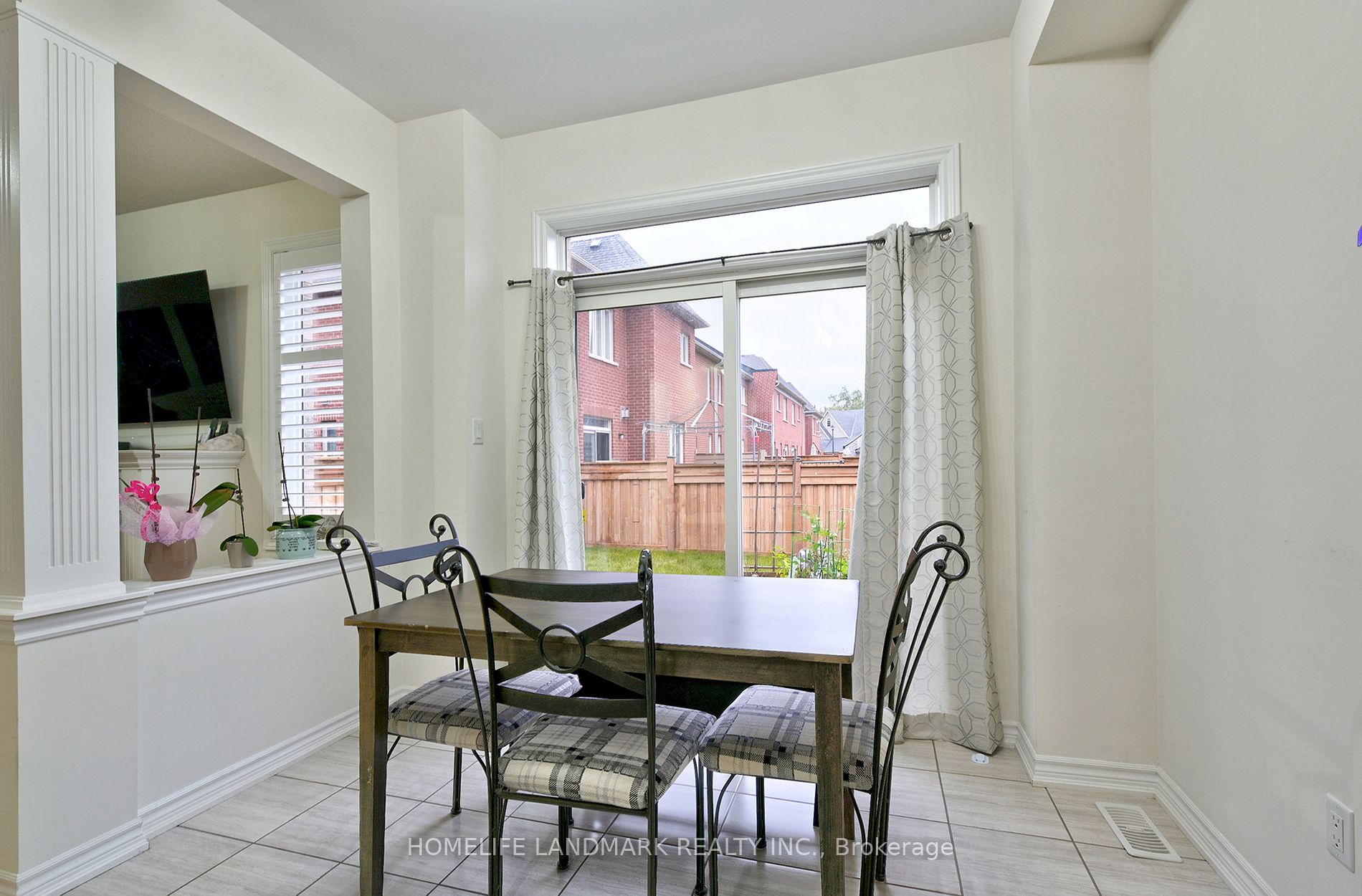 84 Workmen's Circ Property Photo 3