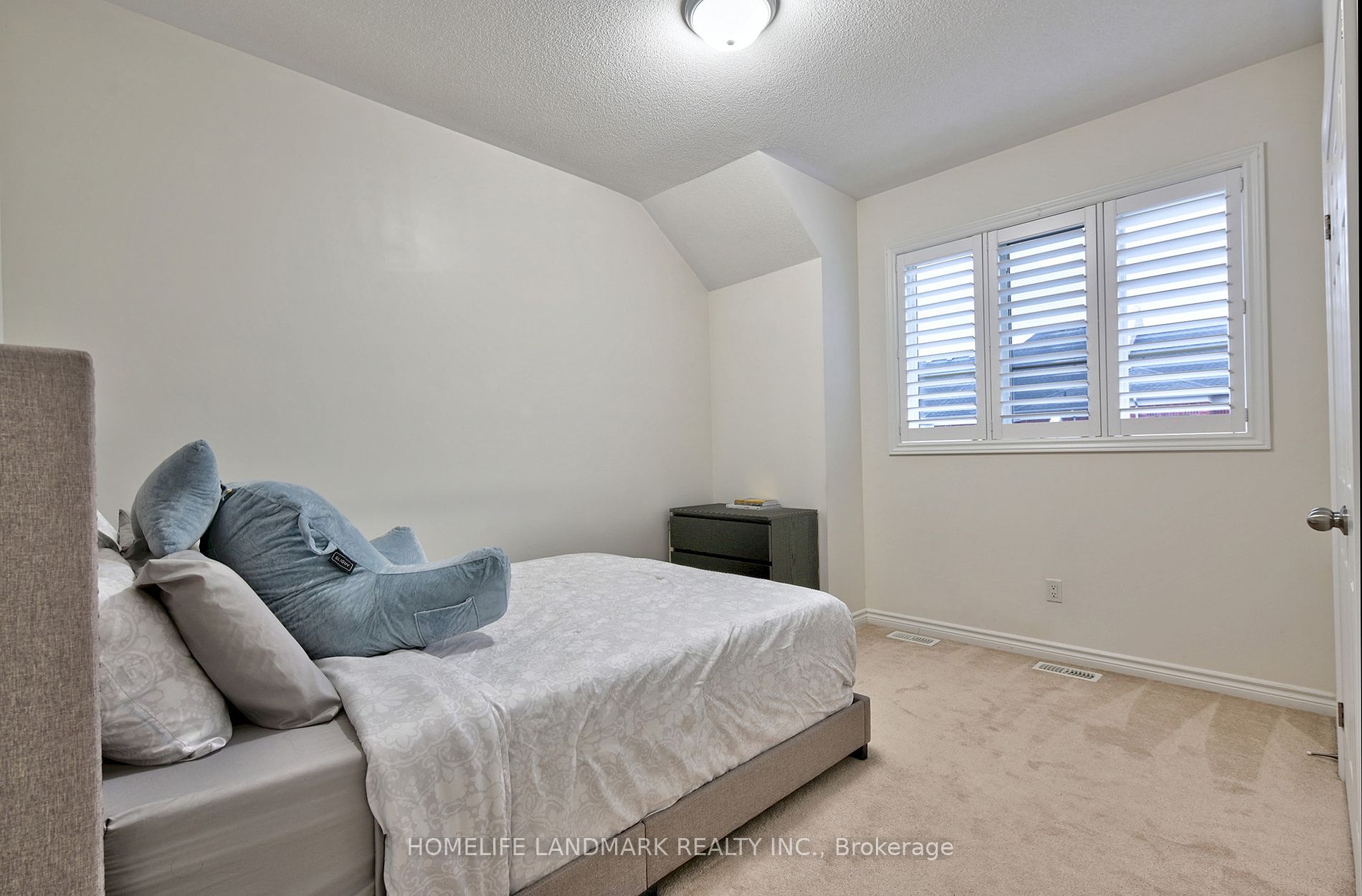 84 Workmen's Circ Property Photo 8