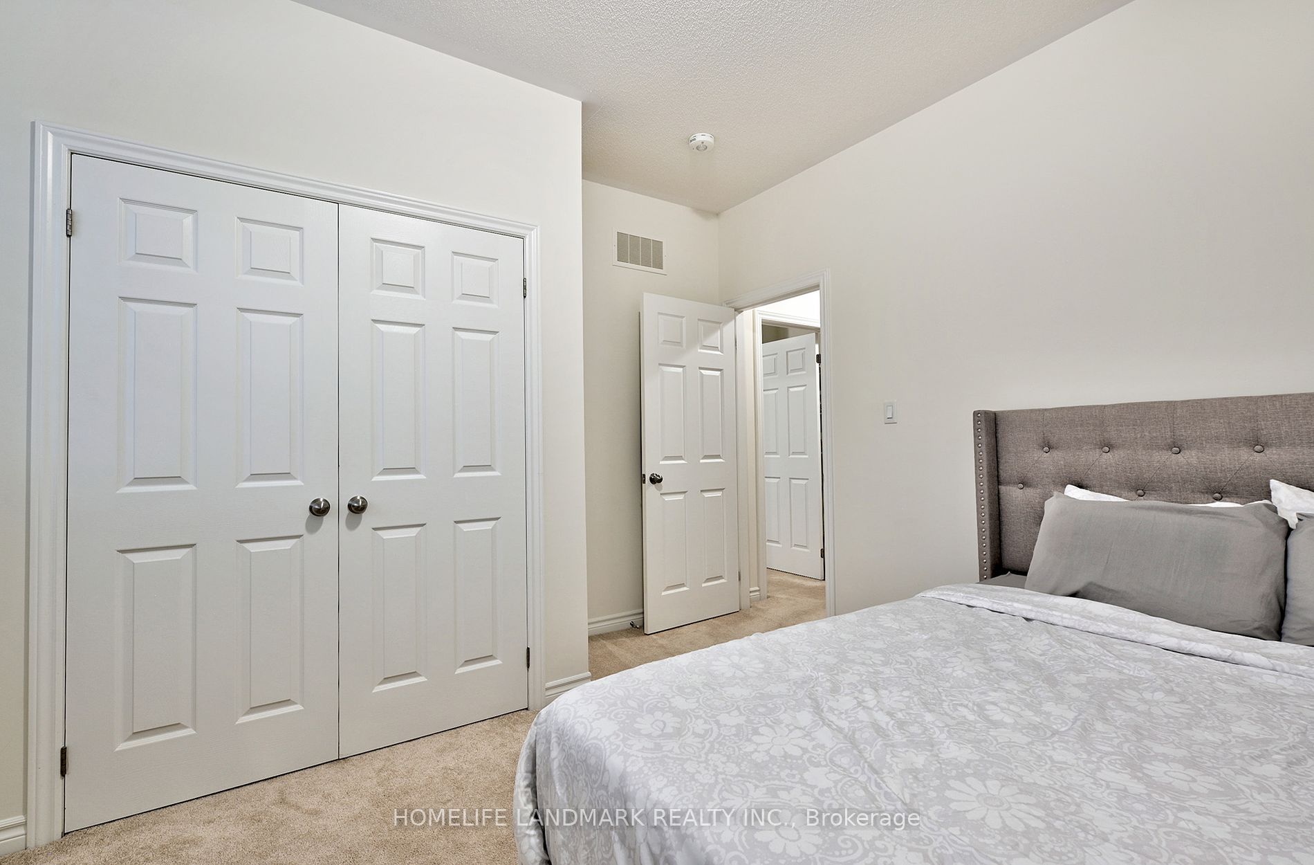 84 Workmen's Circ Property Photo 9