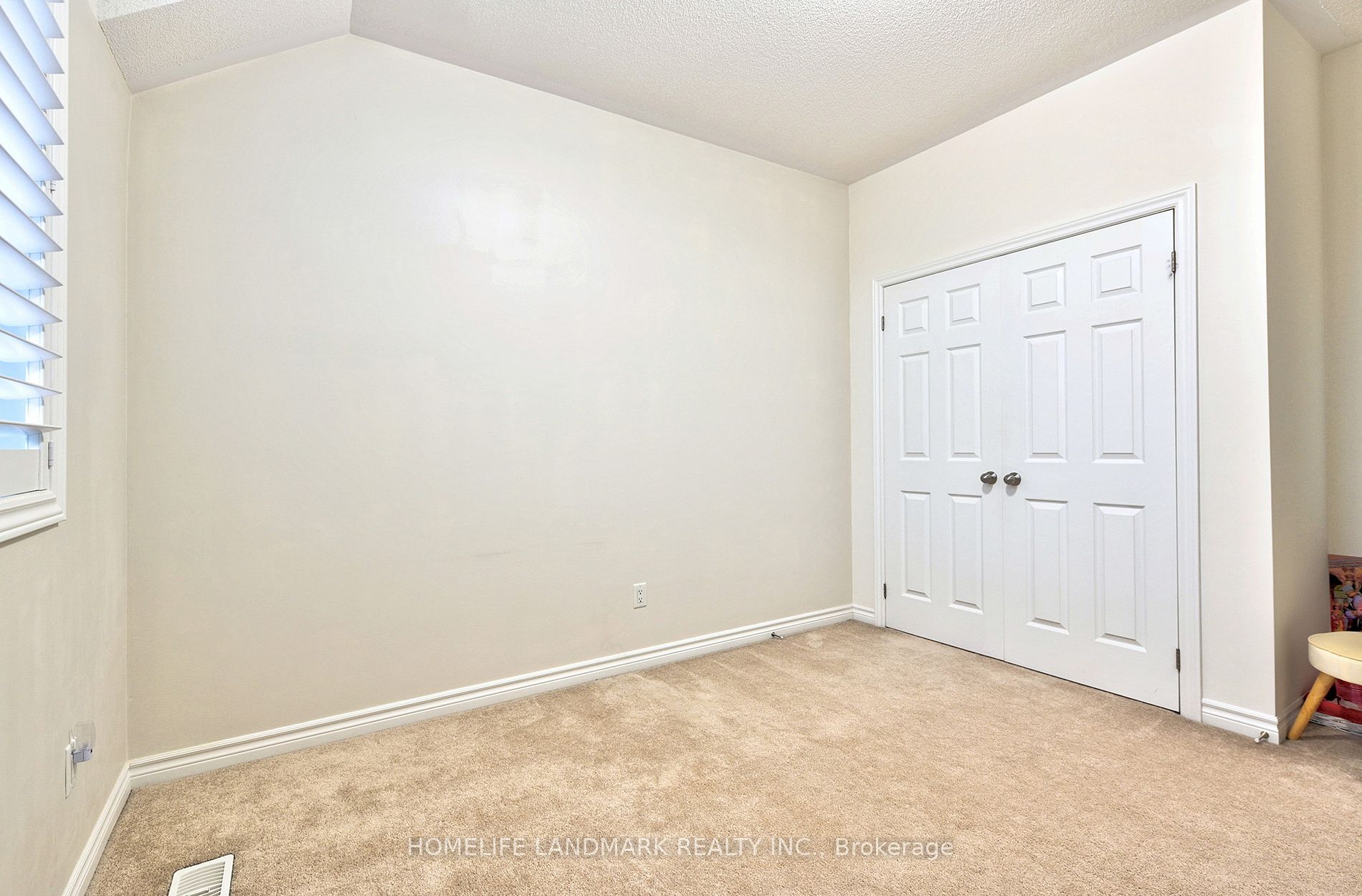 84 Workmen's Circ Property Photo 11