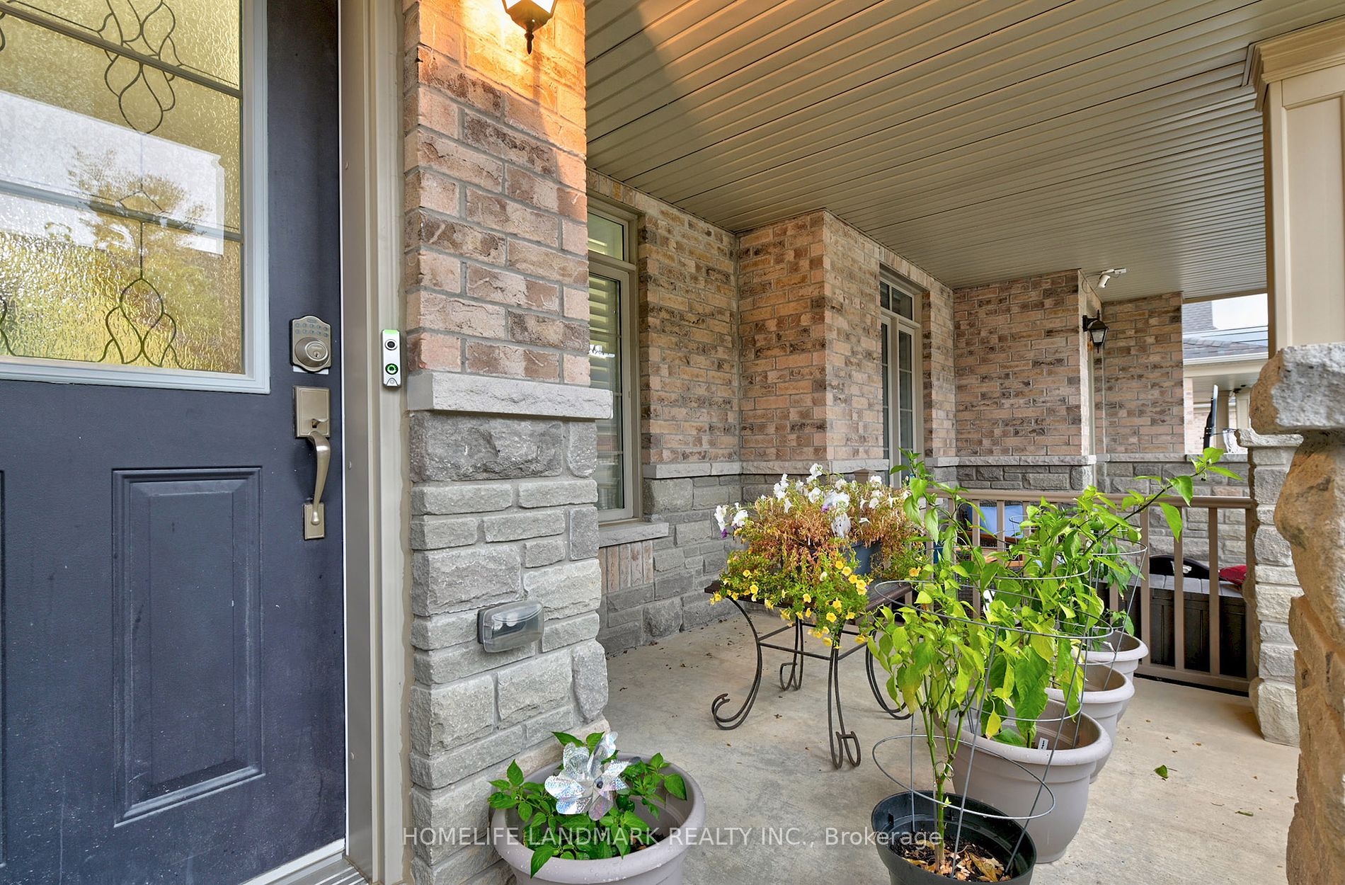 84 Workmen's Circ Property Photo 12
