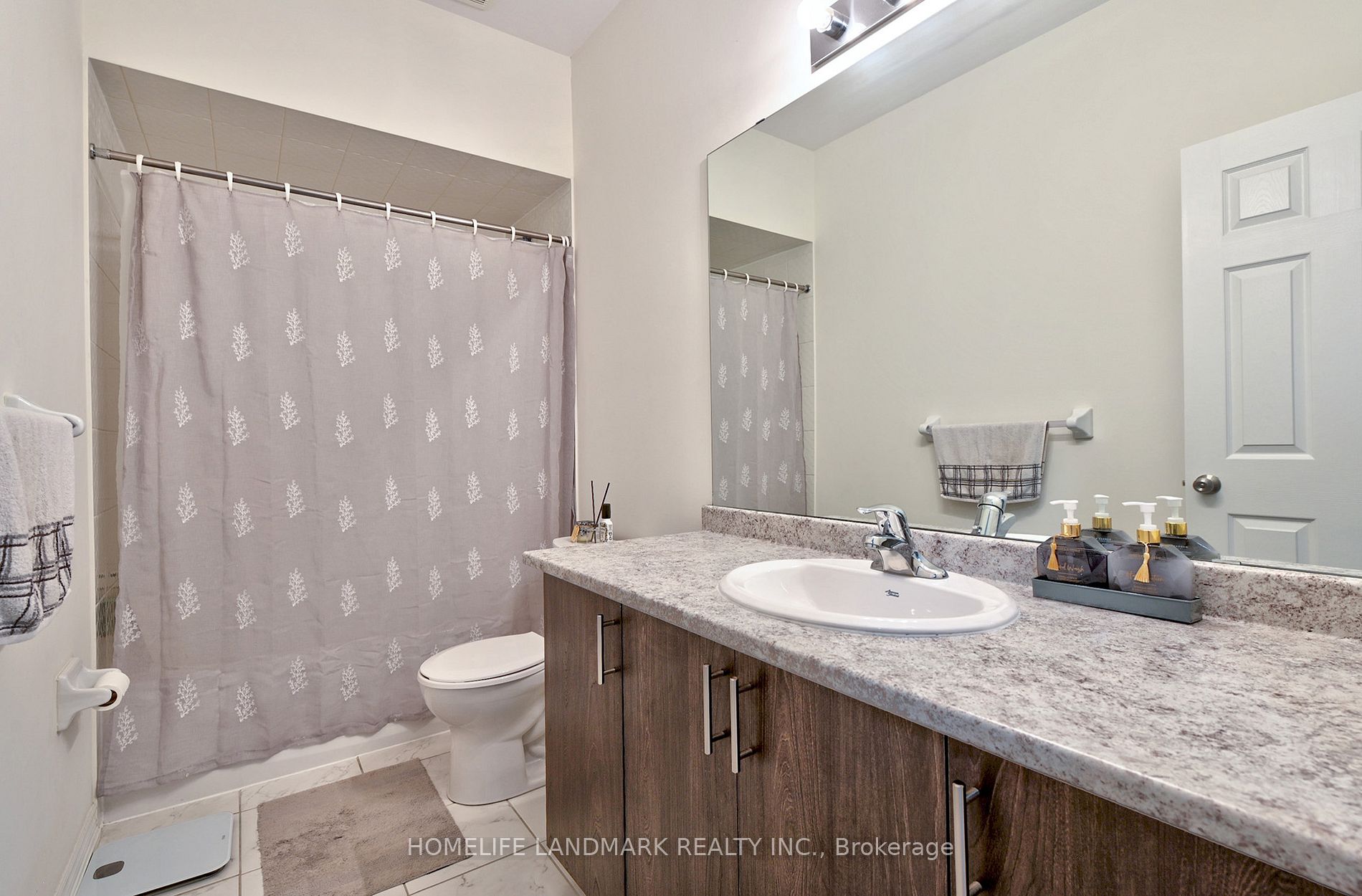 84 Workmen's Circ Property Photo 13
