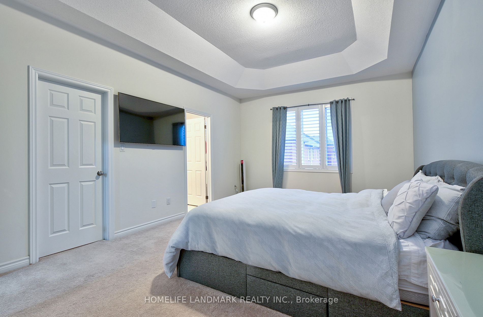 84 Workmen's Circ Property Photo 14