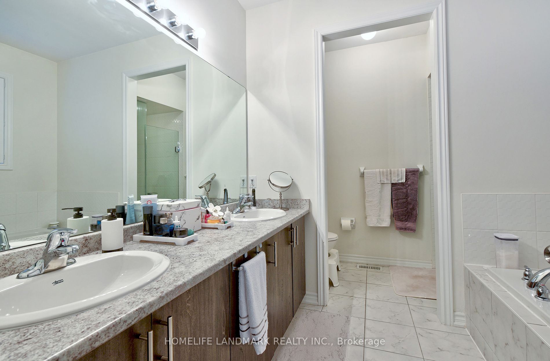 84 Workmen's Circ Property Photo 16