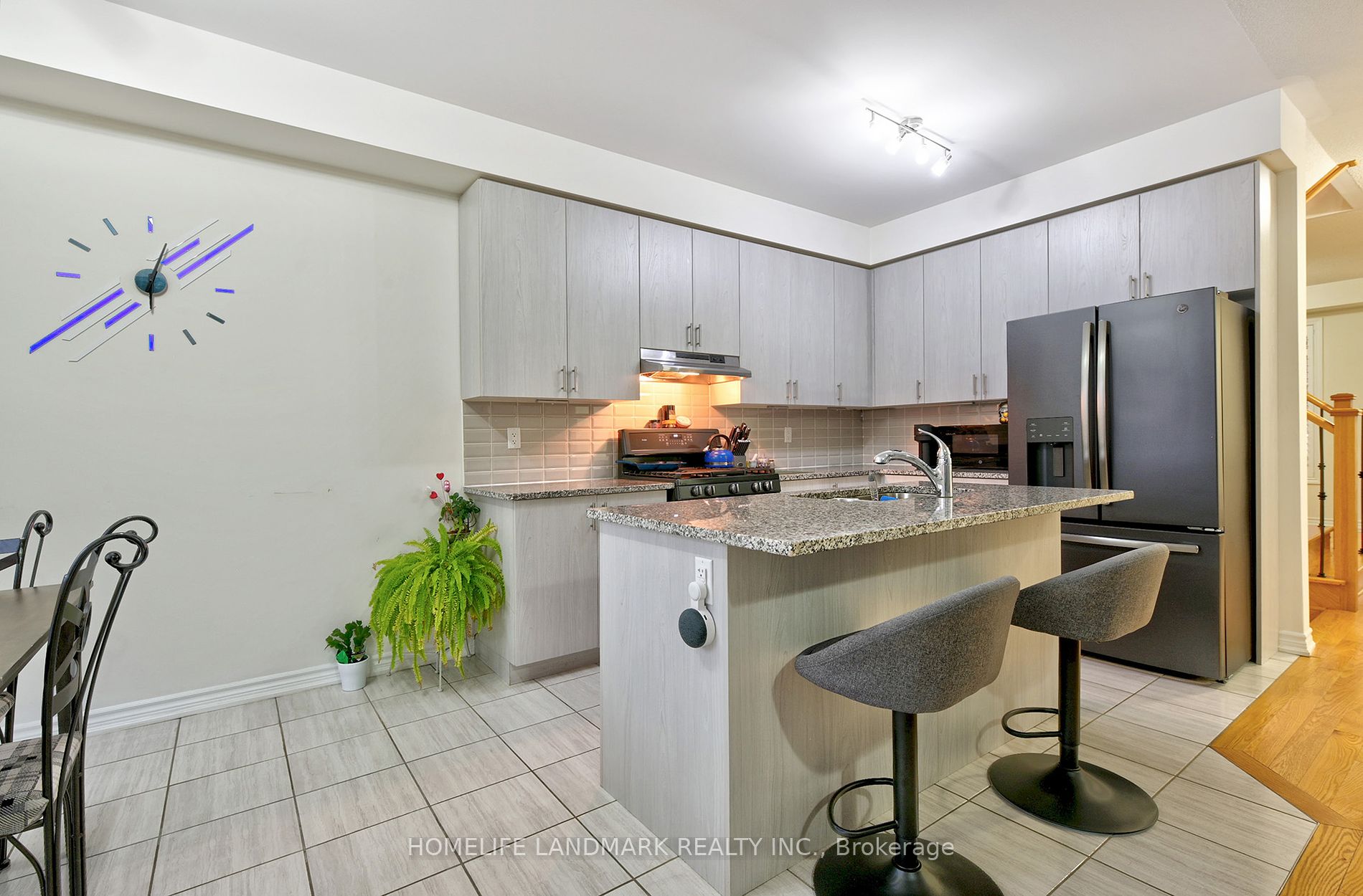84 Workmen's Circ Property Photo 27