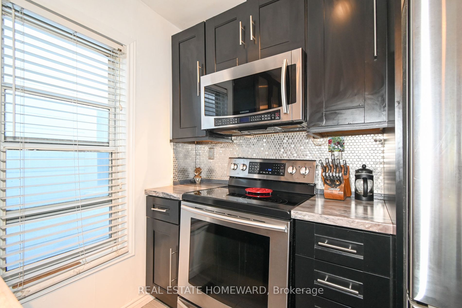 204 Gledhill Ave Property Photo 2