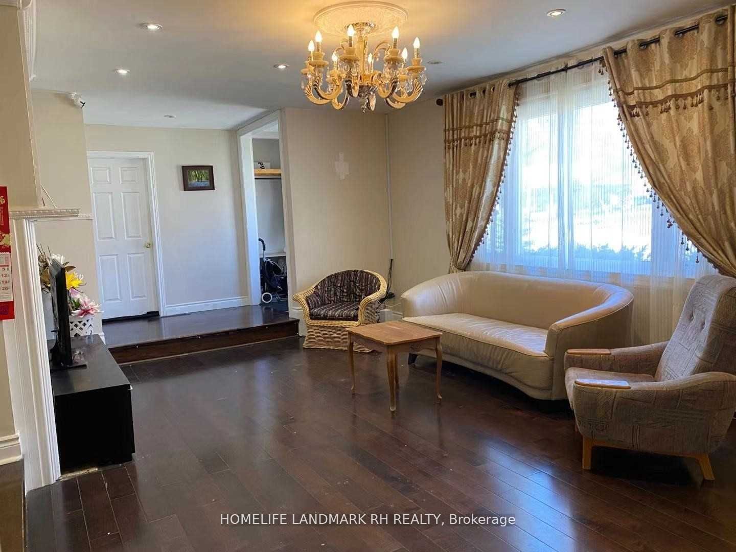9 Lockie Ave Property Photo 3