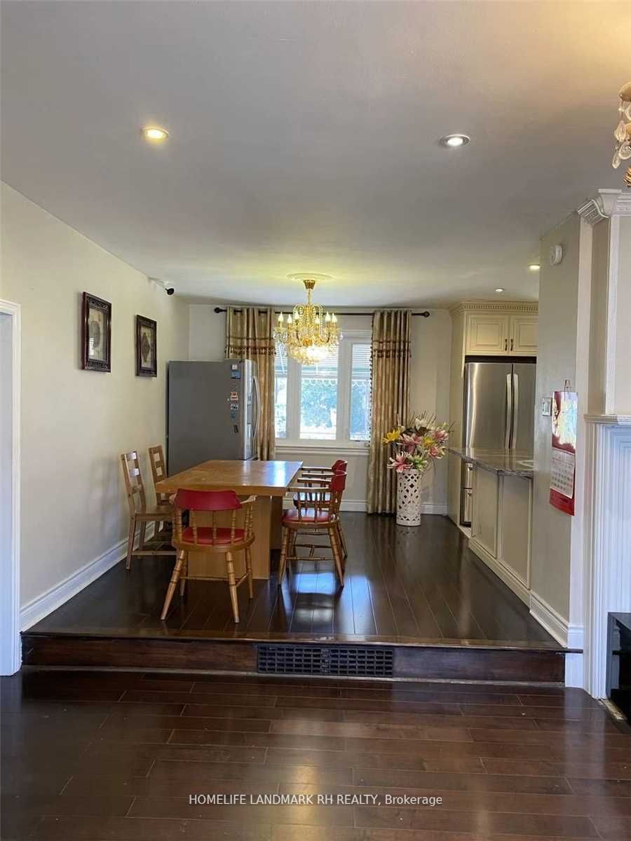 9 Lockie Ave Property Photo 5