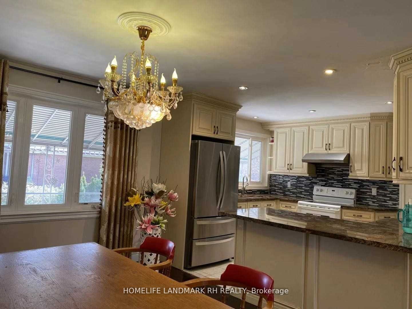 9 Lockie Ave Property Photo 6