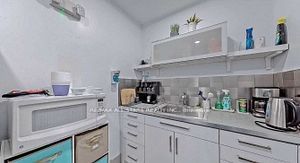 717 Queen St E Property Photo 9