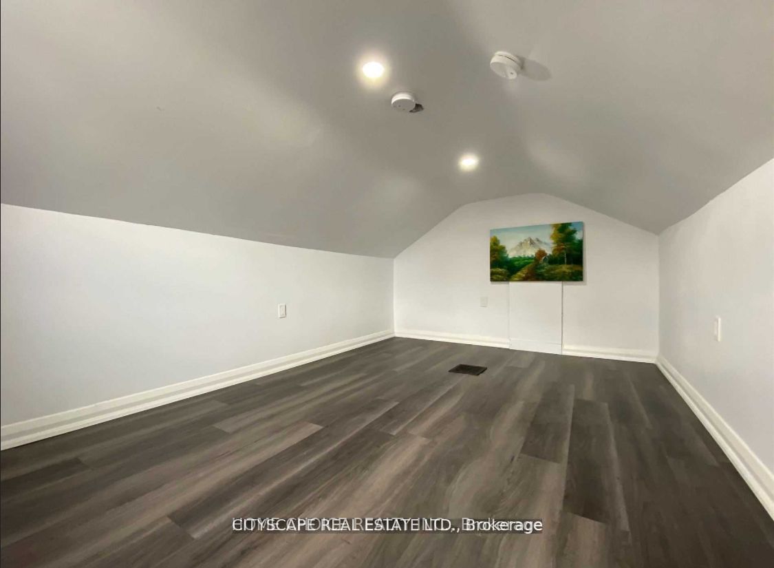 223 Bloor Street Property Photo 7