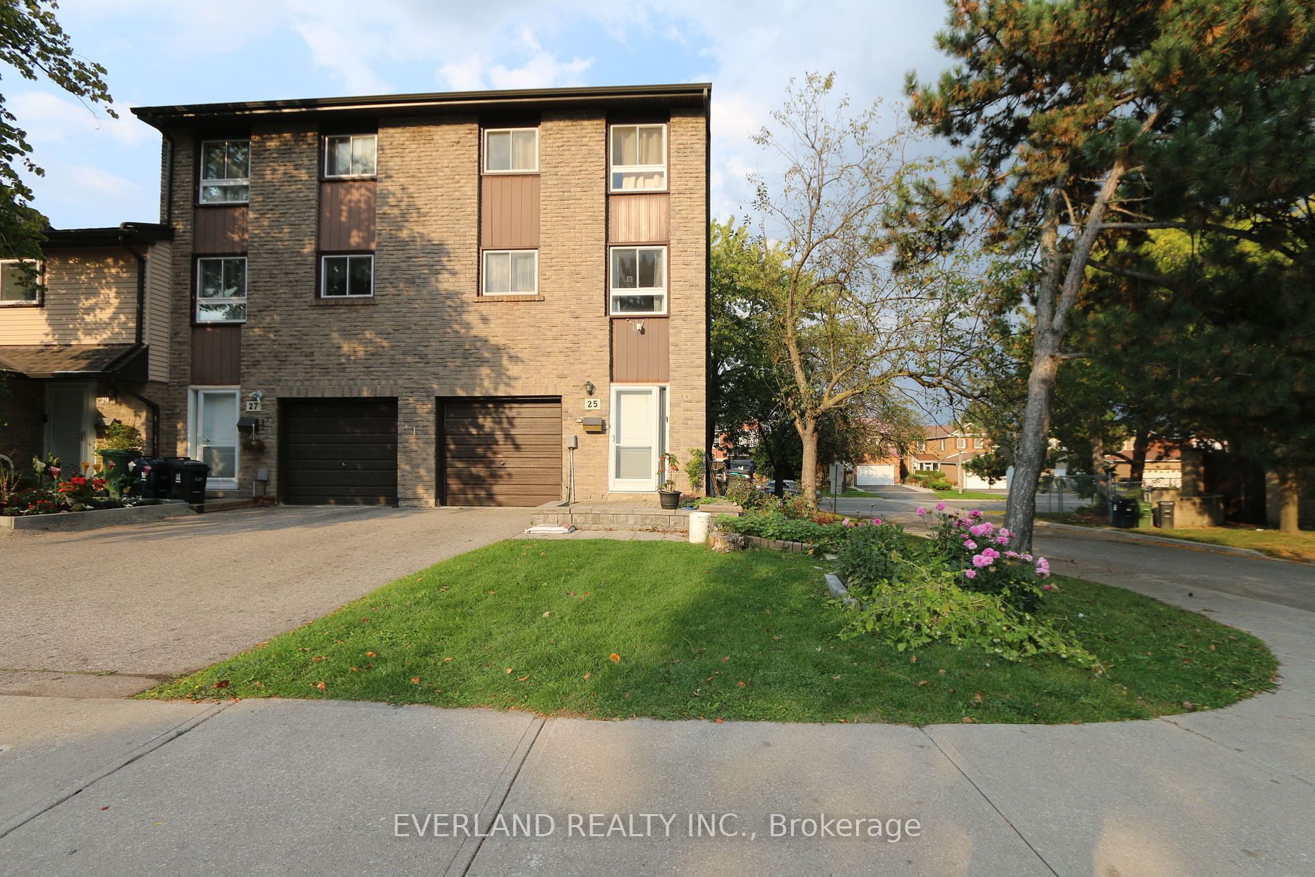 1121 Sandhurst Circ 103 Property Photo