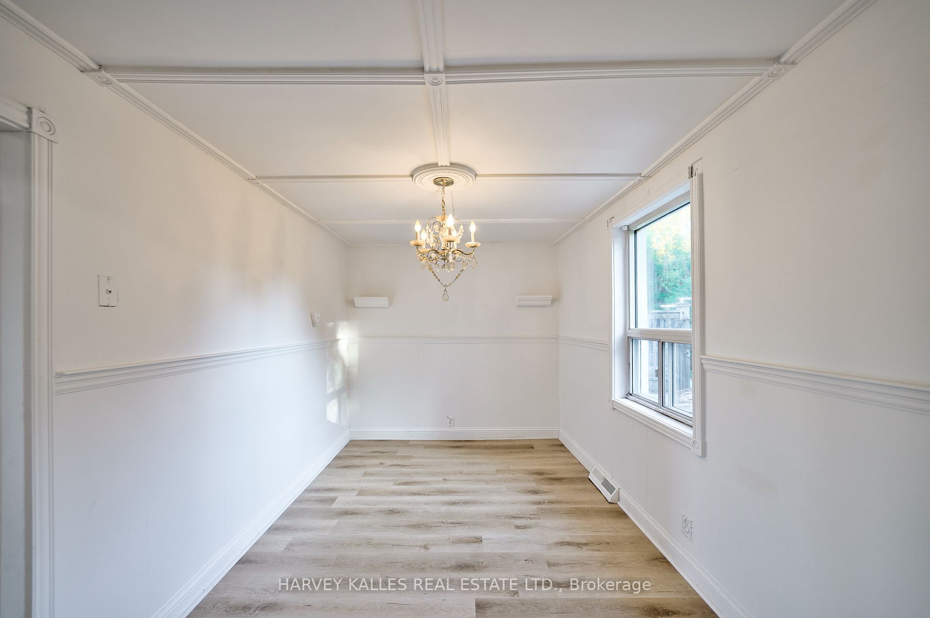309 Birchmount Rd Property Photo 6