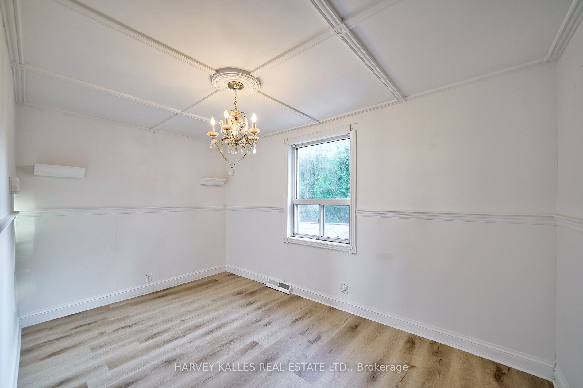 309 Birchmount Rd Property Photo 7