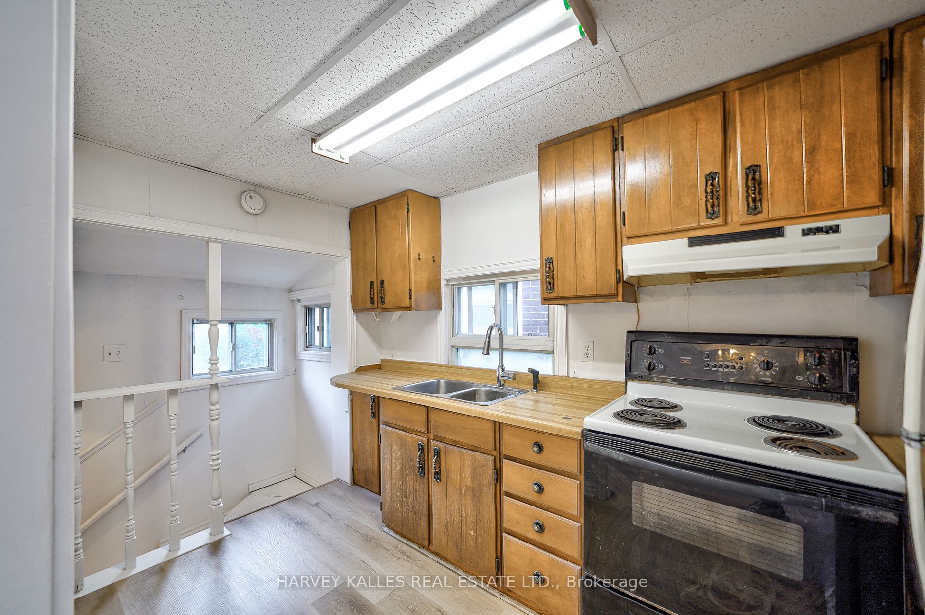 309 Birchmount Rd Property Photo 10