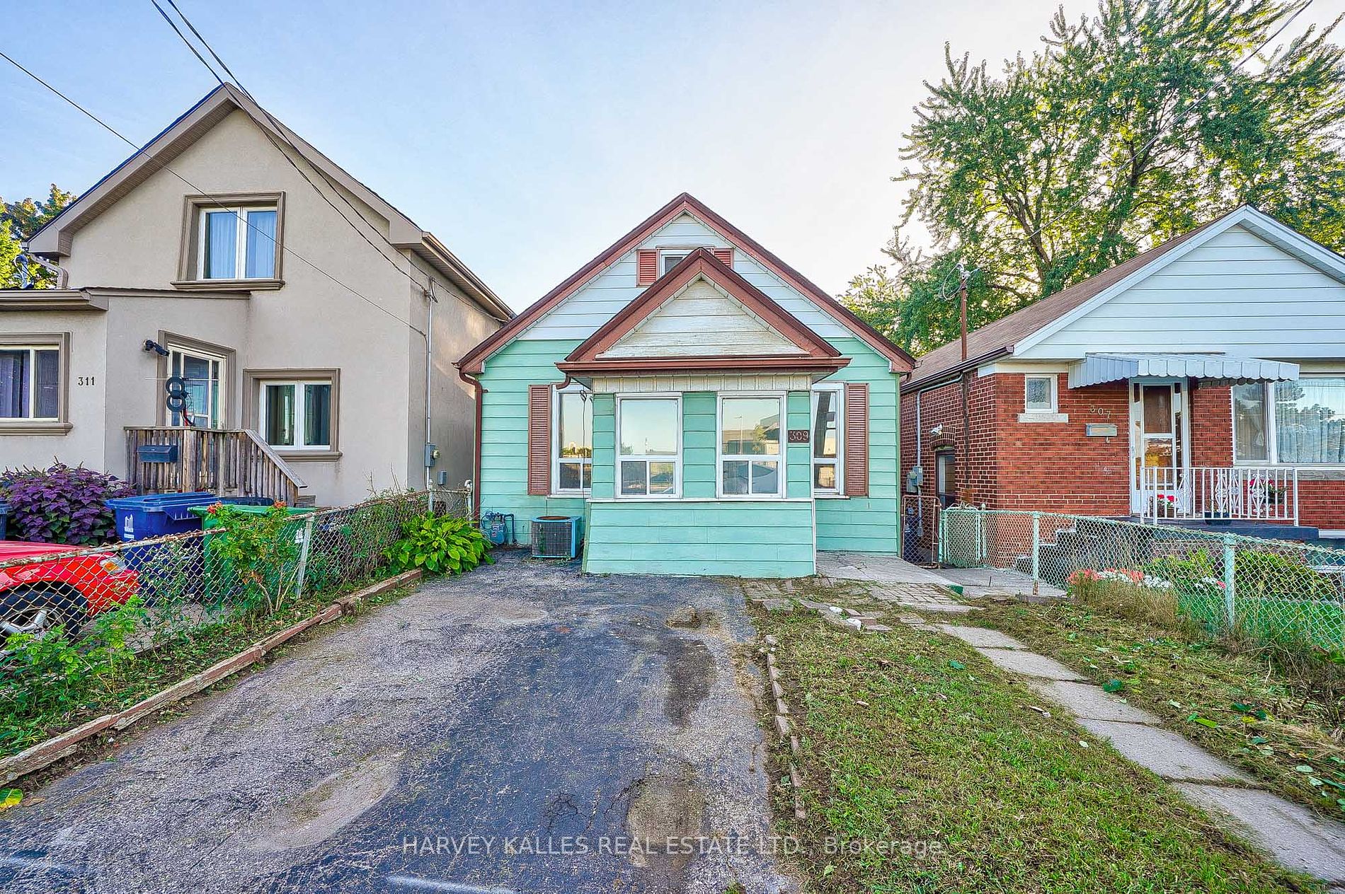 309 Birchmount Rd Property Photo 12