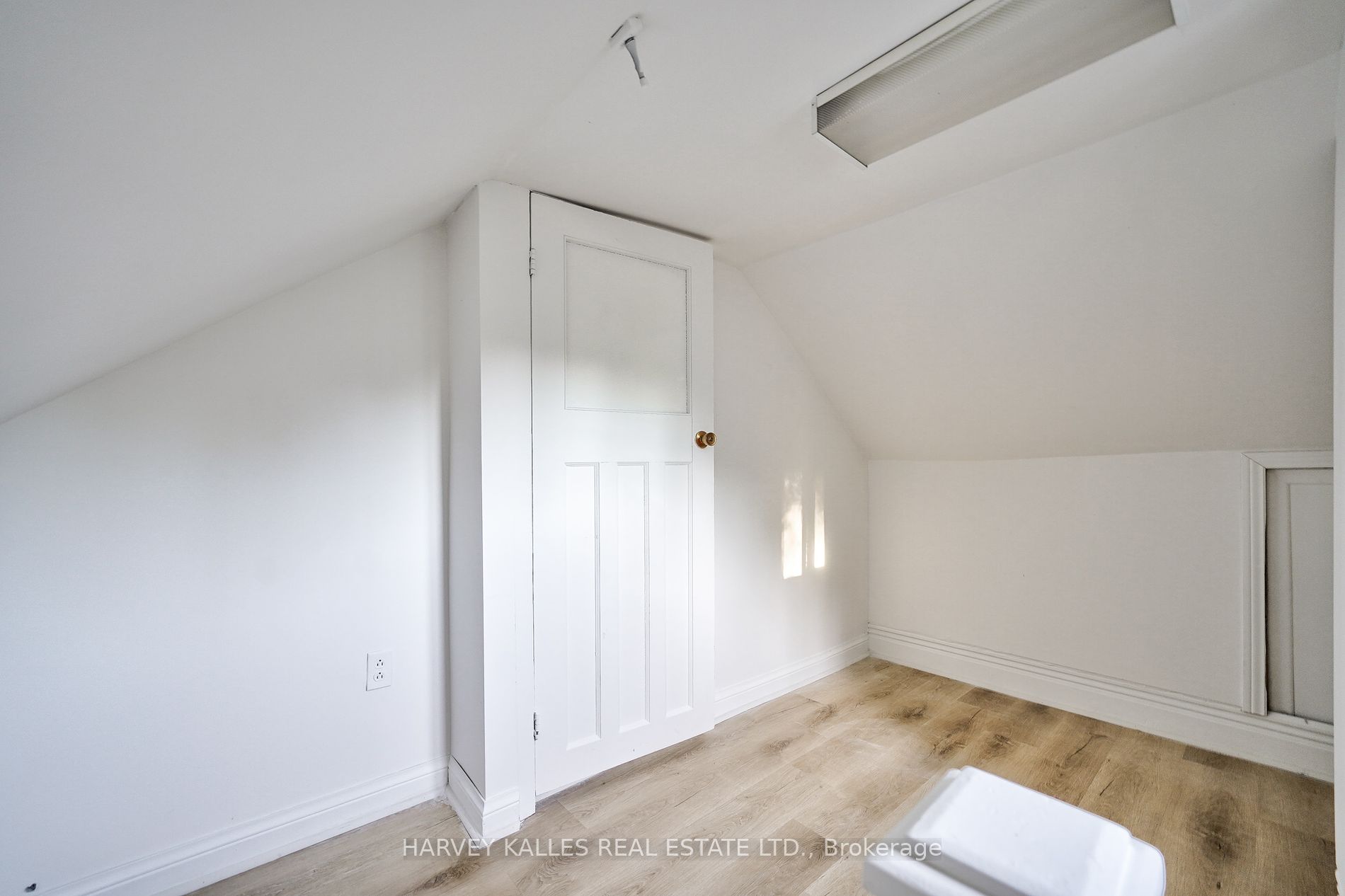 309 Birchmount Rd Property Photo 14