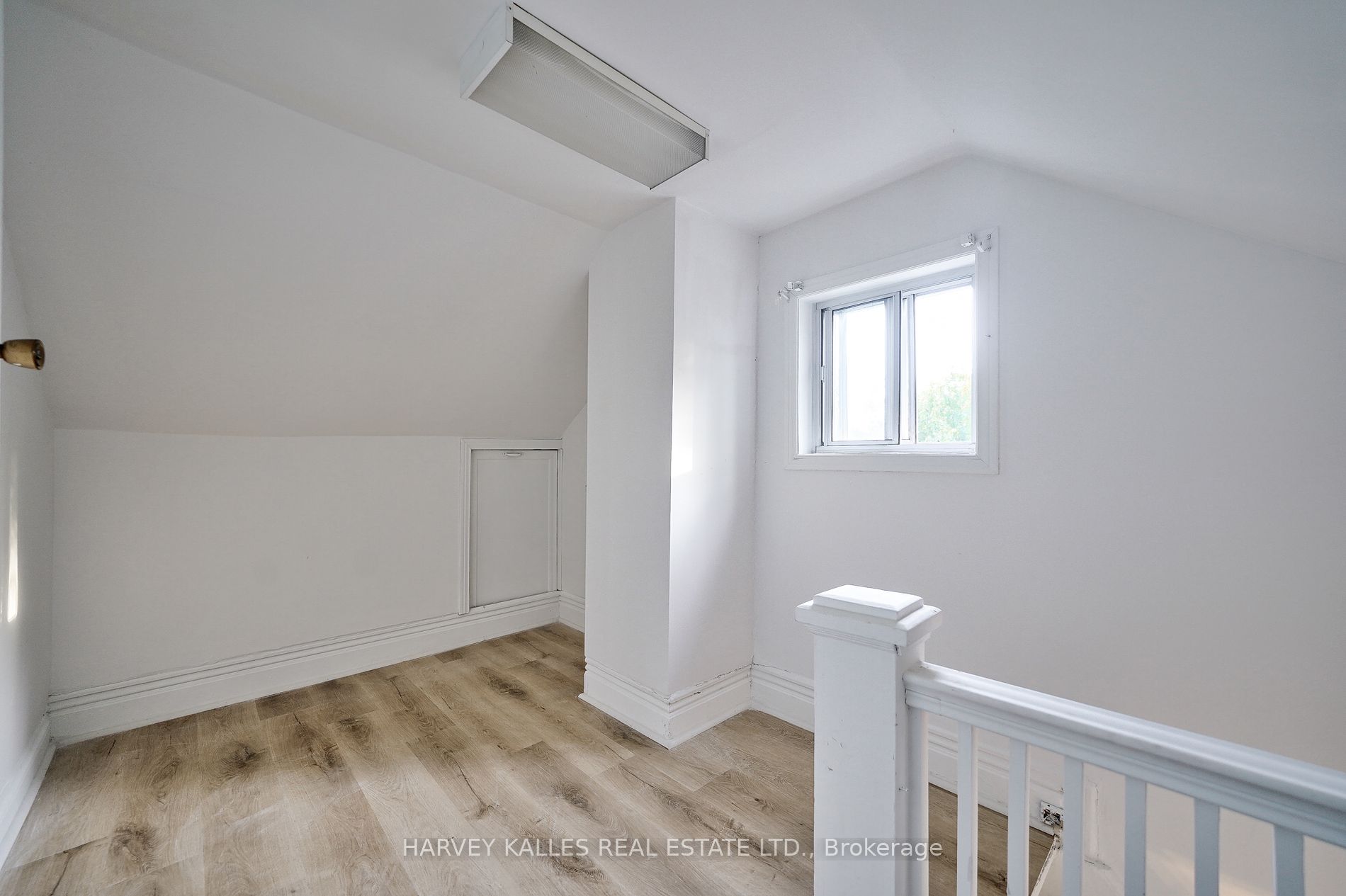 309 Birchmount Rd Property Photo 15