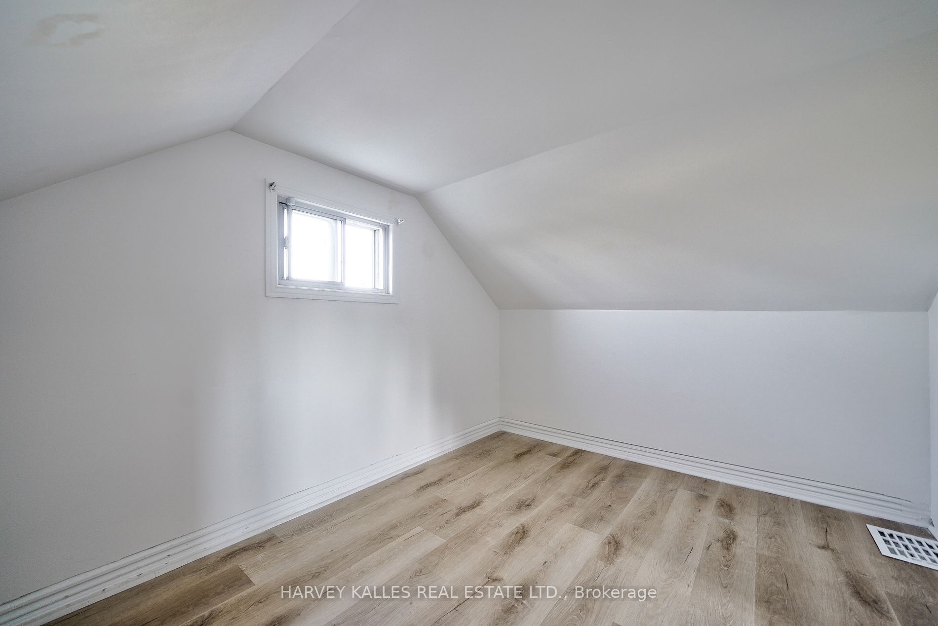 309 Birchmount Rd Property Photo 18