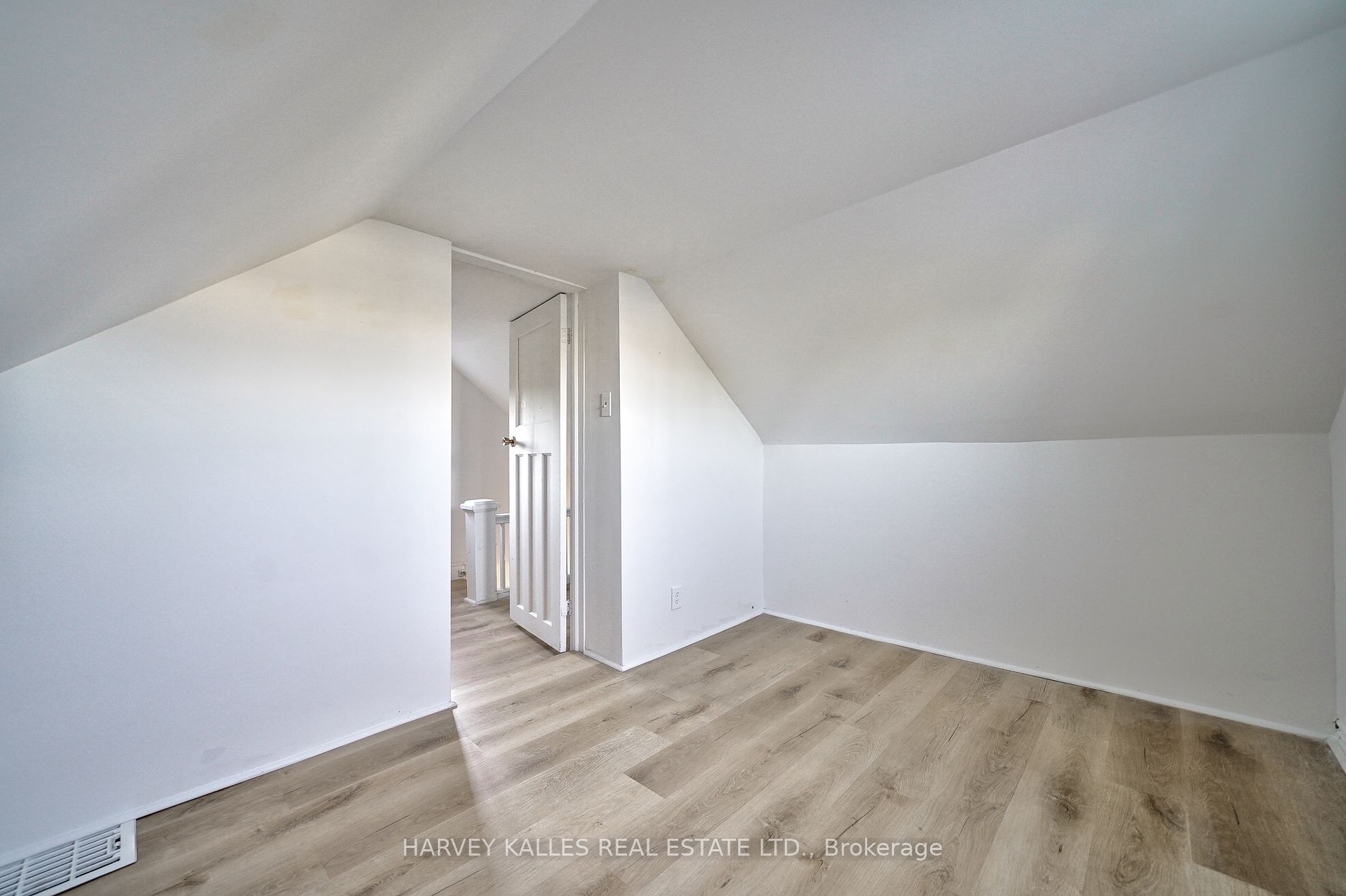 309 Birchmount Rd Property Photo 20