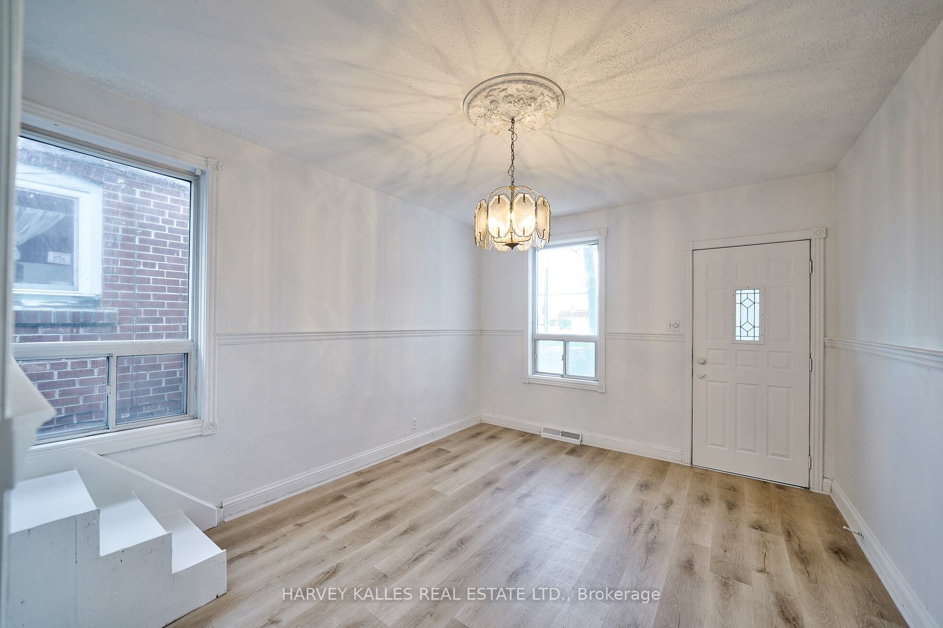 309 Birchmount Rd Property Photo 28
