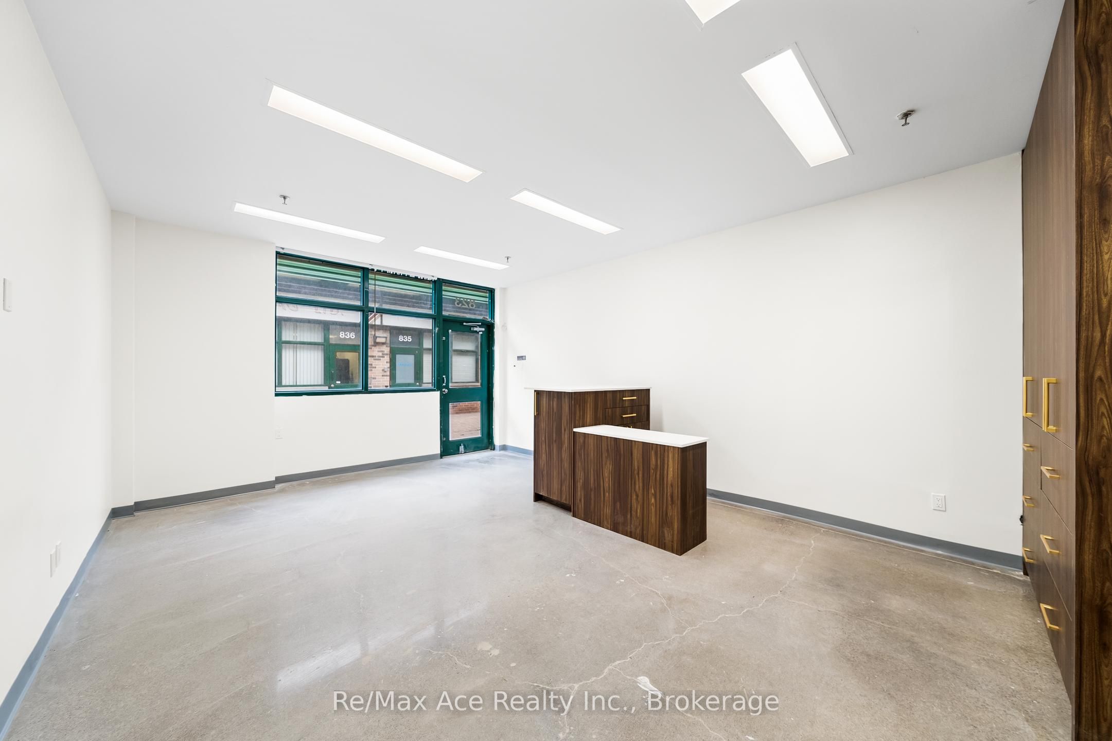 #823 - 210 Silver Star Boulevard Property Photo 5