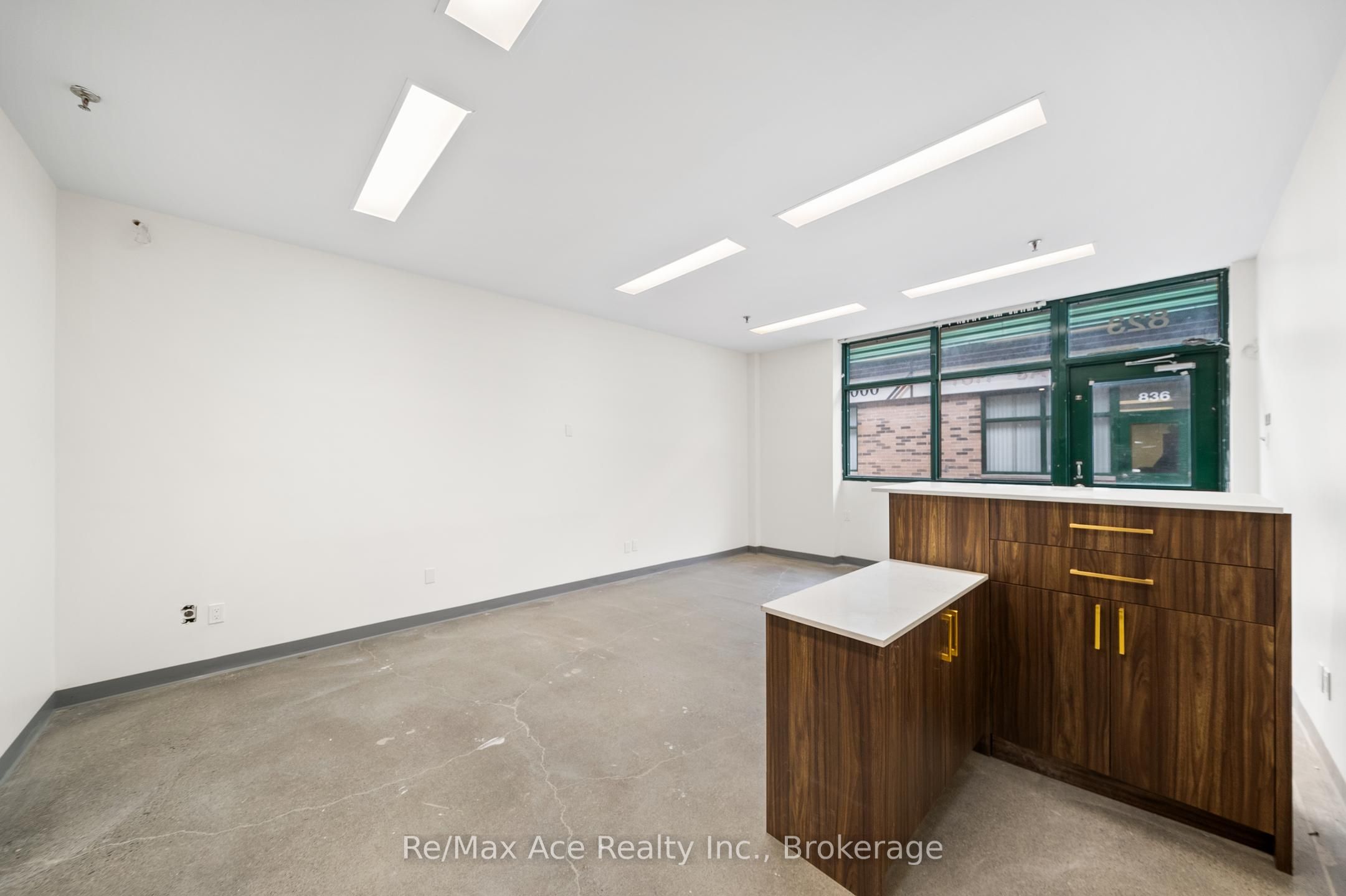#823 - 210 Silver Star Boulevard Property Photo 8