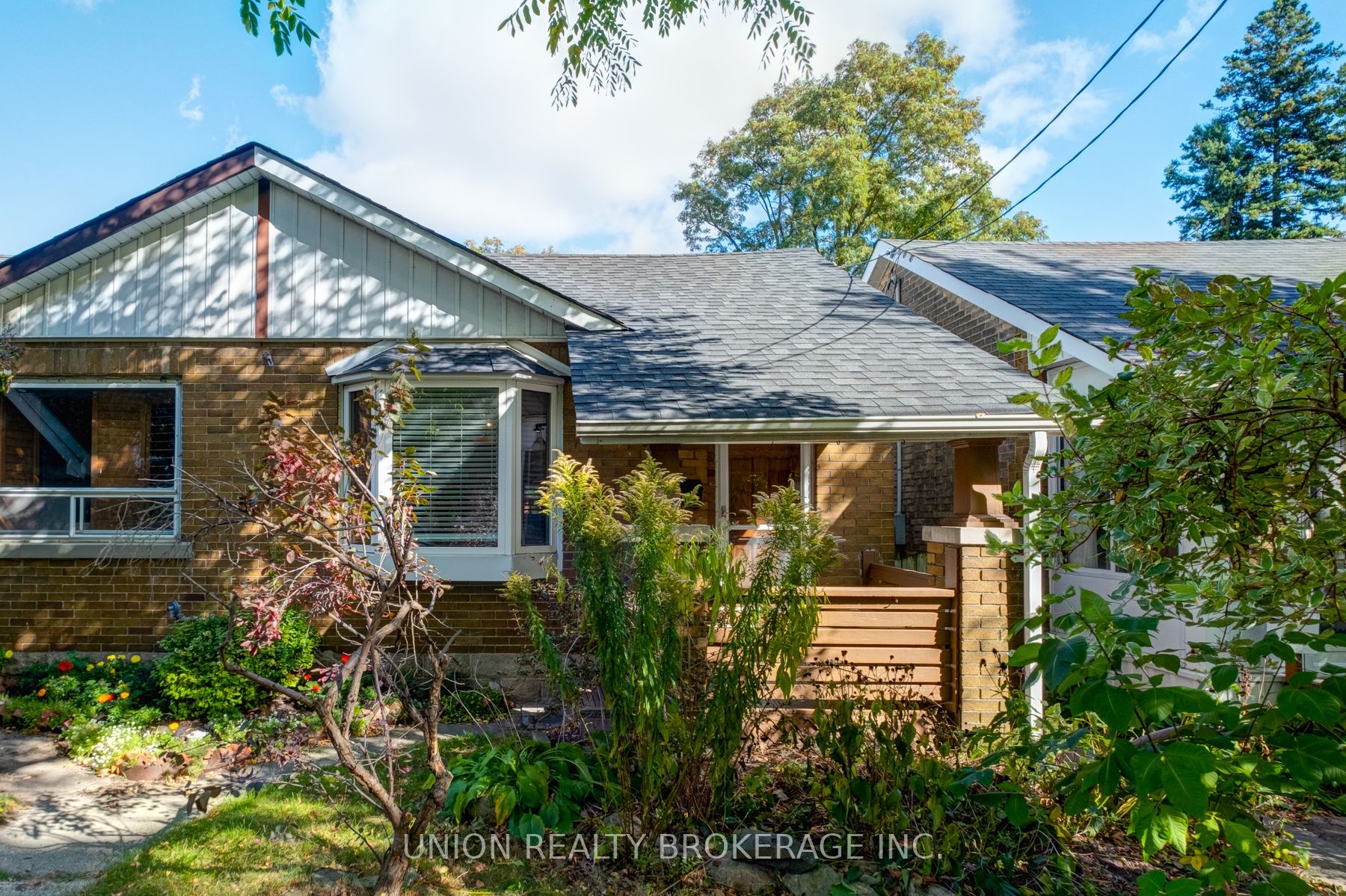 307 Victoria Park Ave Property Photo