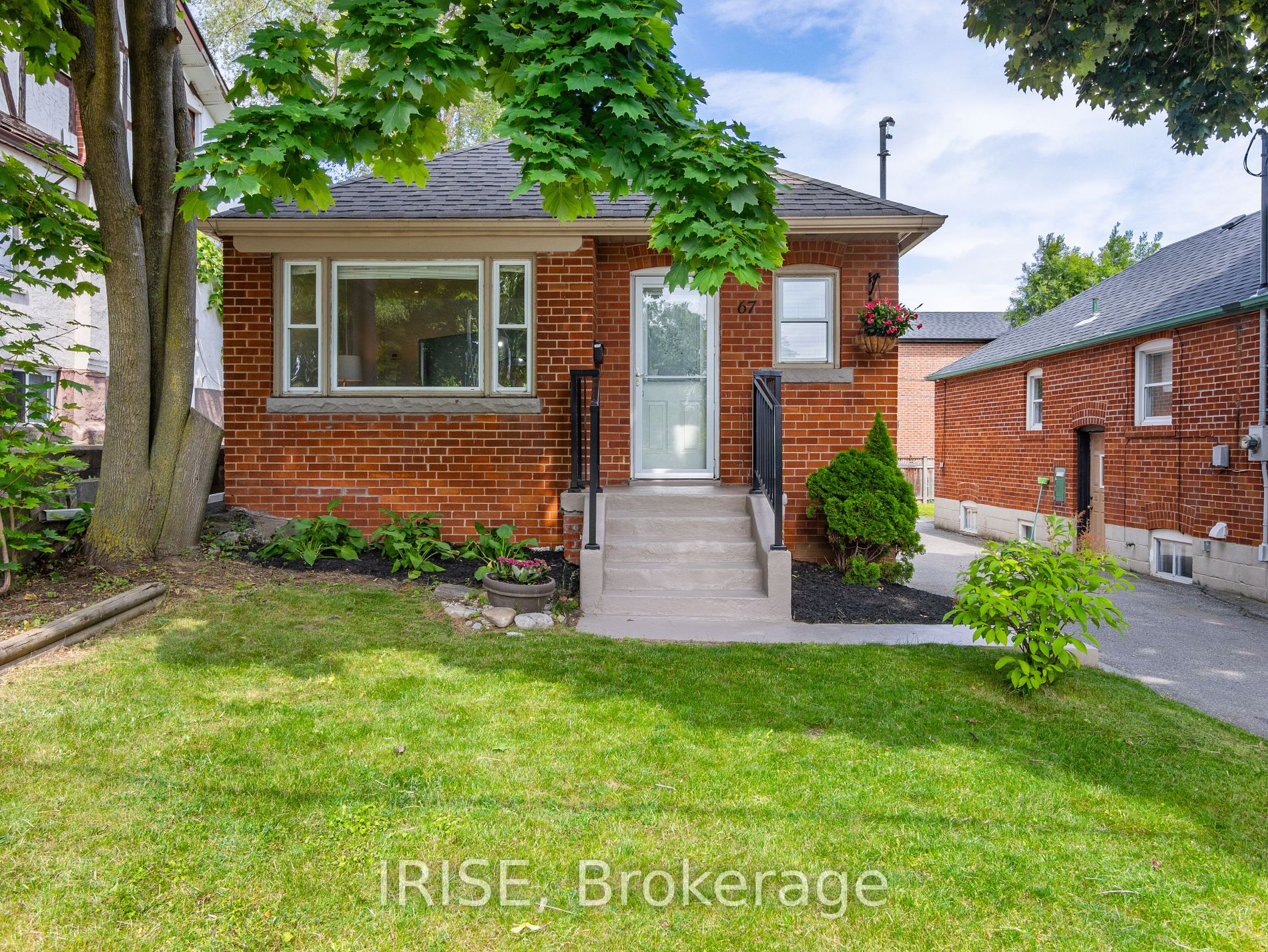 67 Glenburn Ave Property Photo