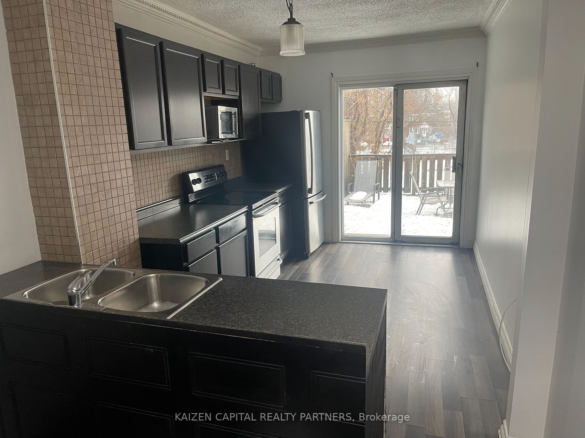 2666 Danforth Ave Property Photo 5