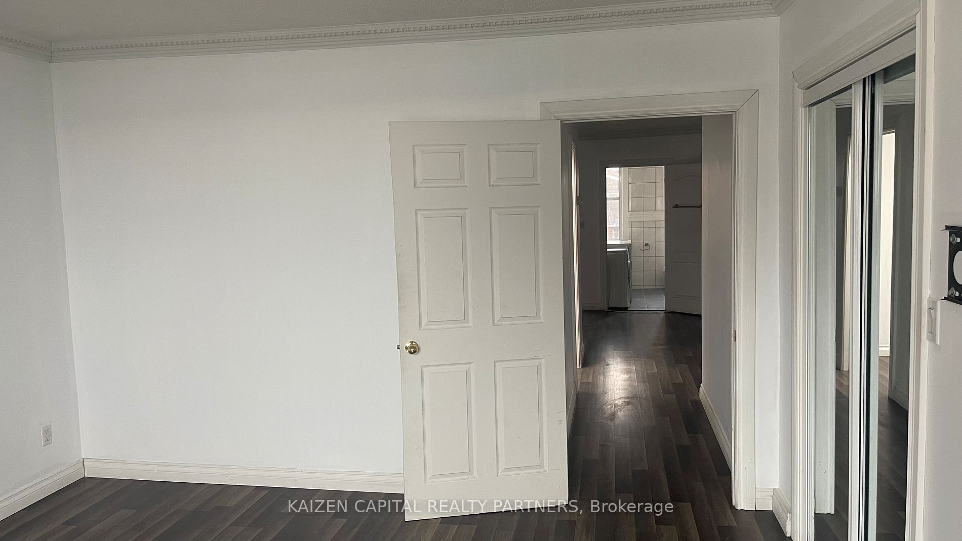2666 Danforth Ave Property Photo 11