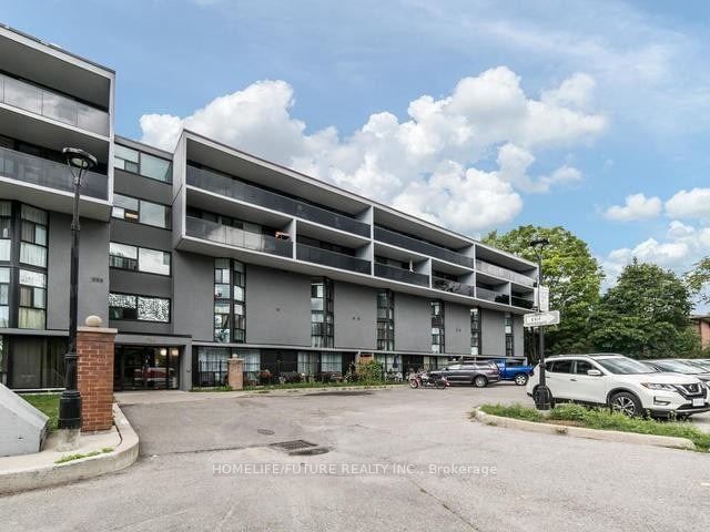 454 Centre St S Property Photo