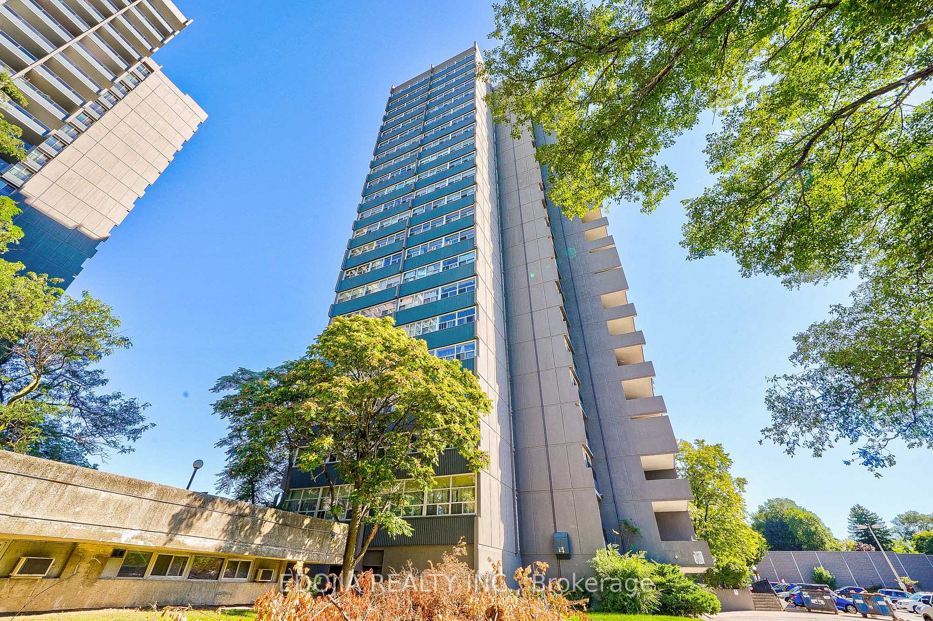 4101 Sheppard Ave E Property Photo