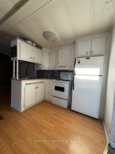 #unit 9 - 1037 Arthur Street Property Photo 3