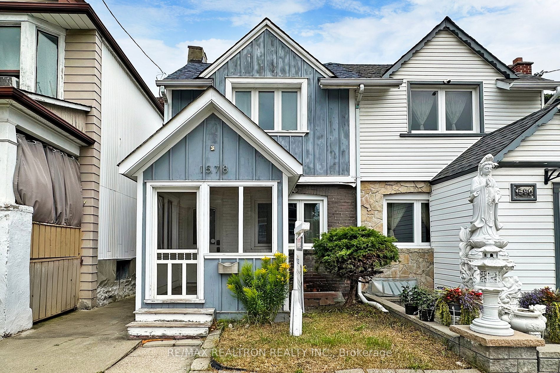 1578 Dundas St E Property Photo