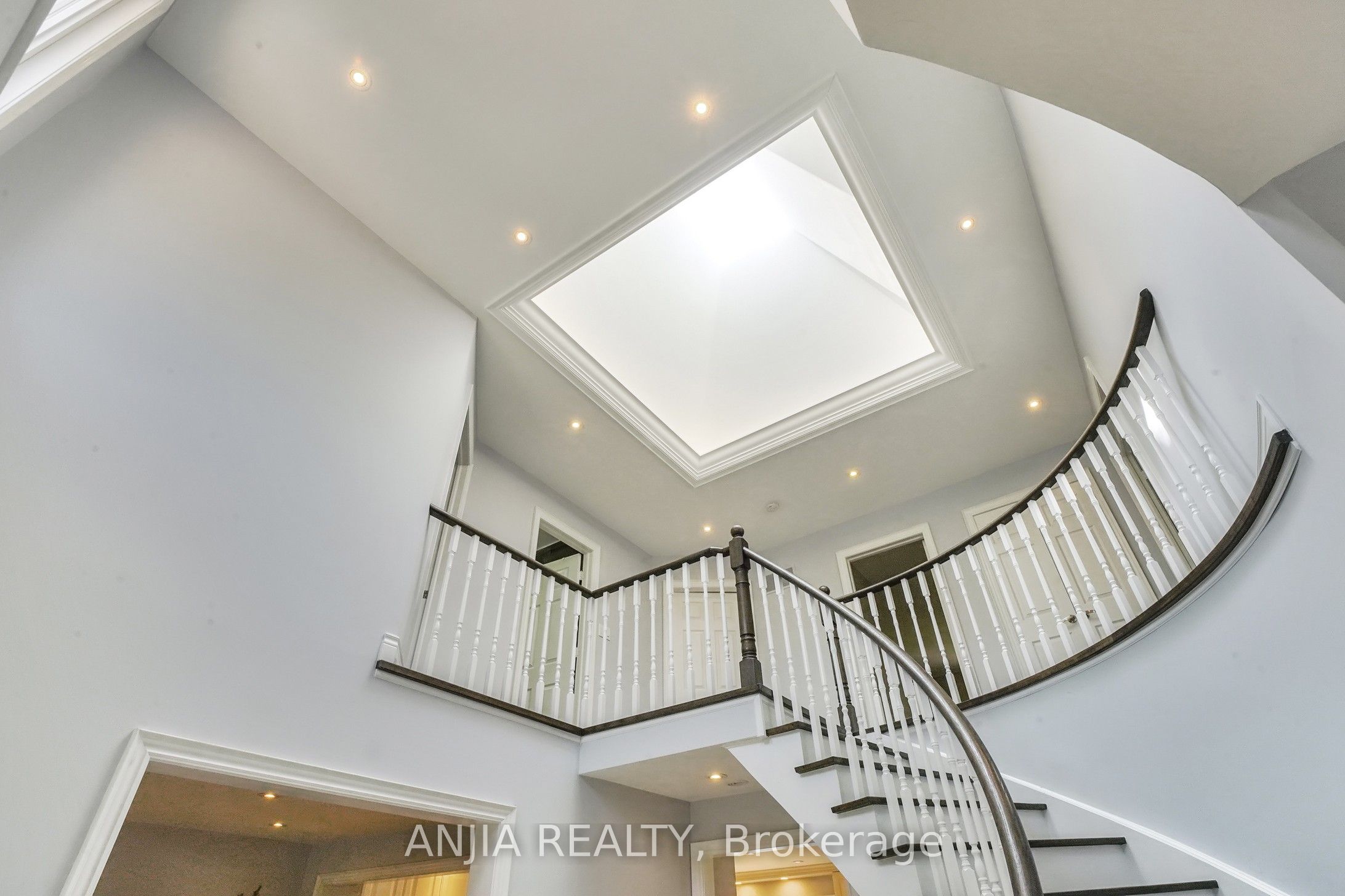 28 Holbrook Court Property Photo 2