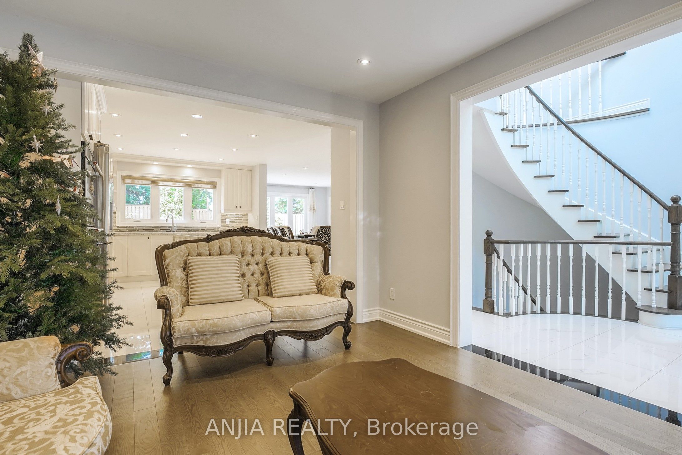 28 Holbrook Court Property Photo 5