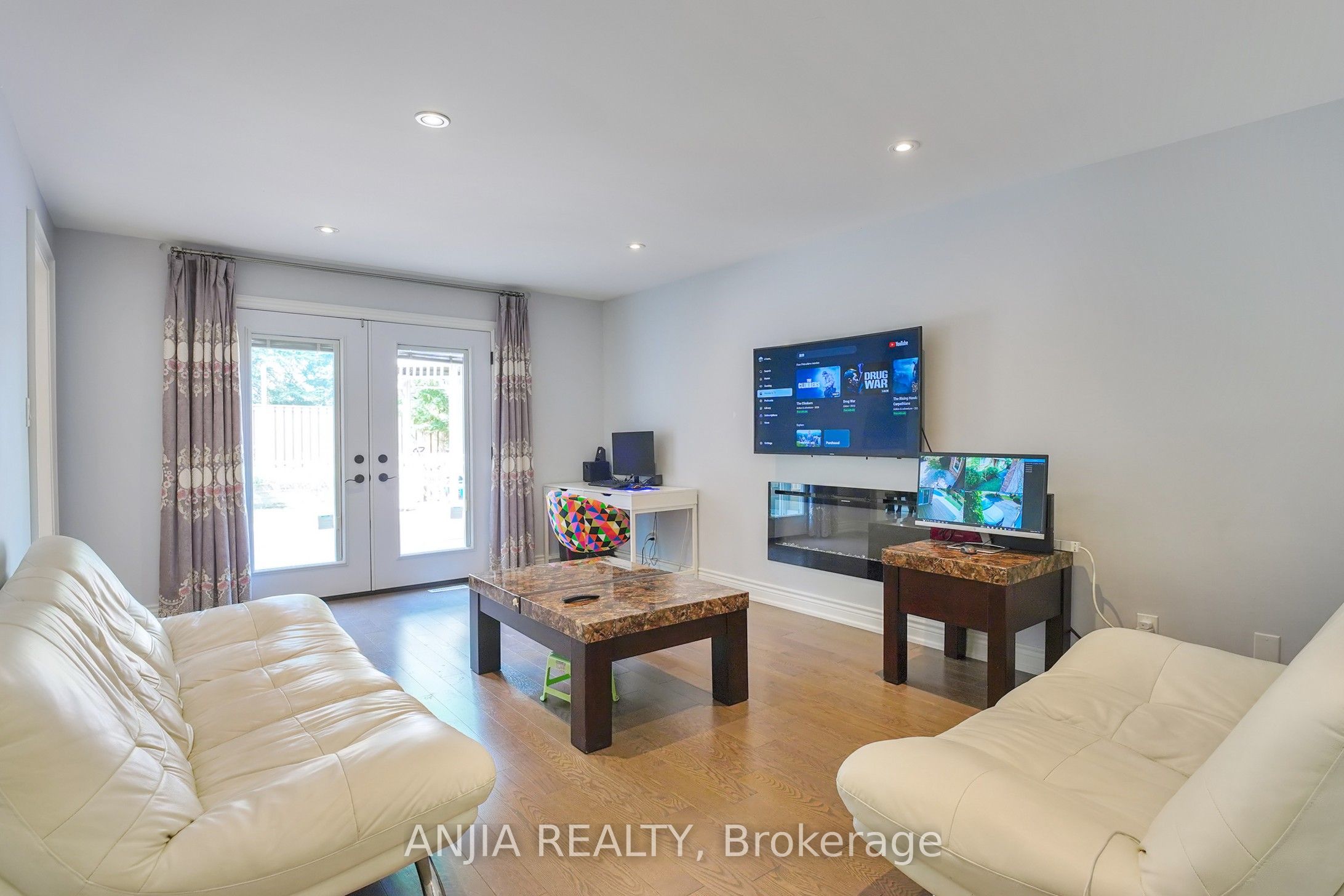 28 Holbrook Court Property Photo 6