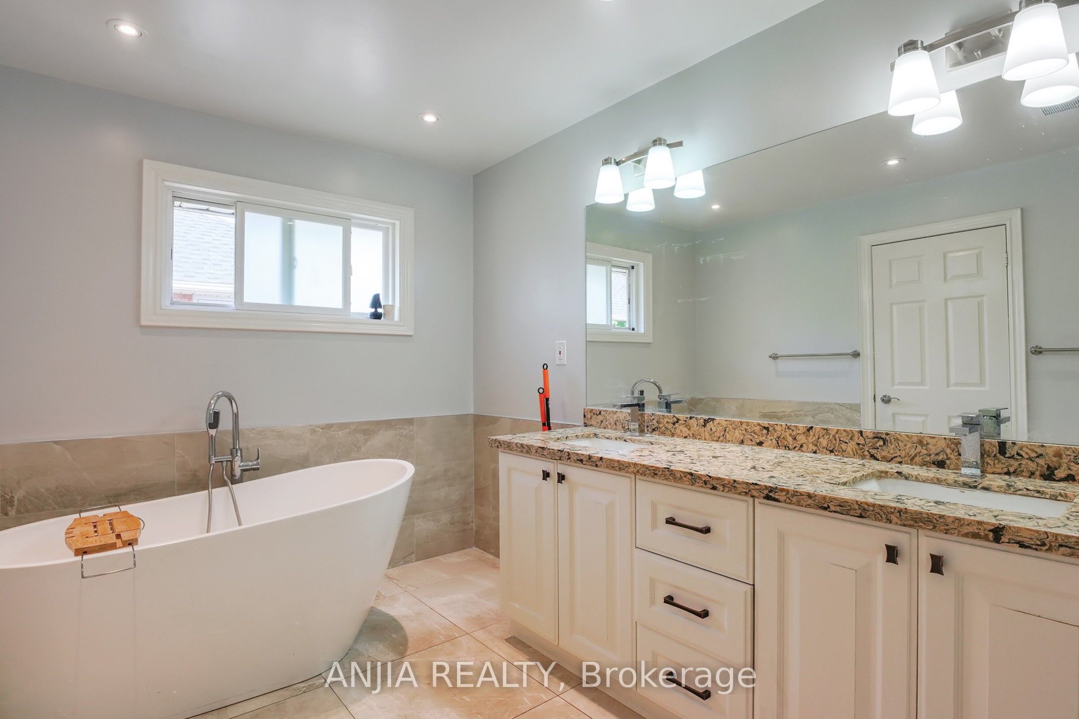 28 Holbrook Court Property Photo 19