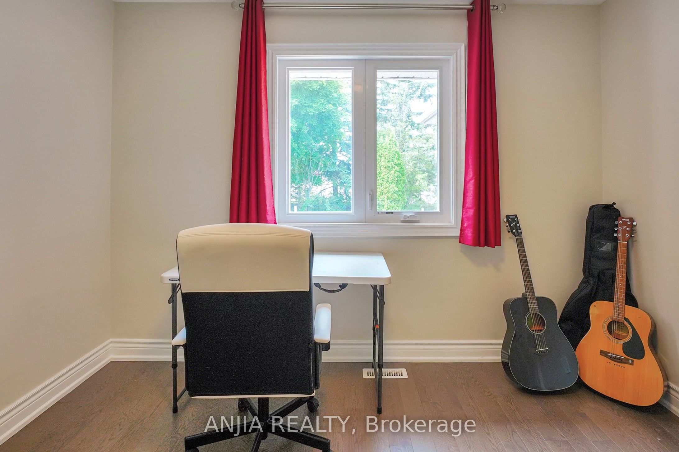 28 Holbrook Court Property Photo 24