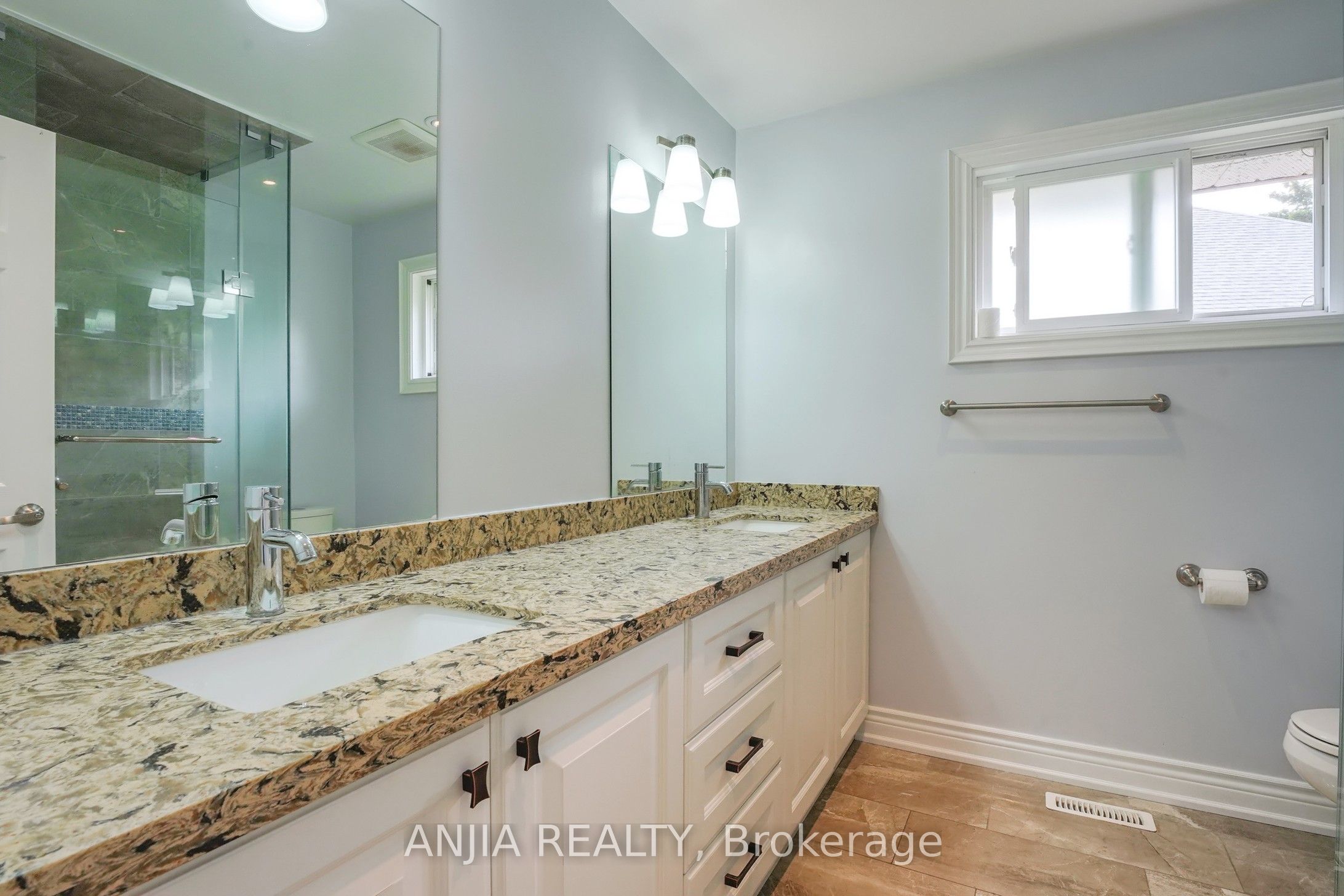 28 Holbrook Court Property Photo 25