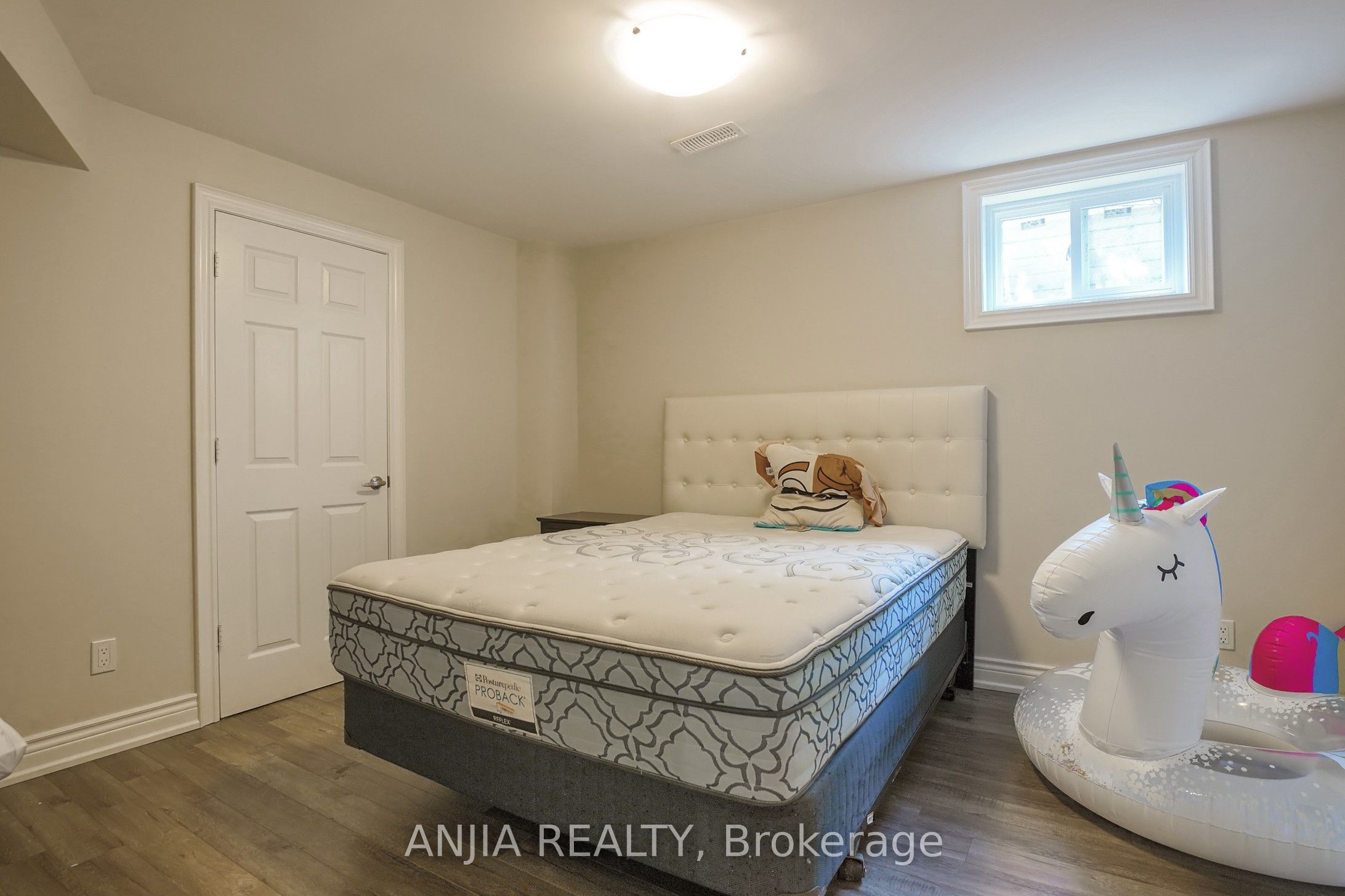 28 Holbrook Court Property Photo 29