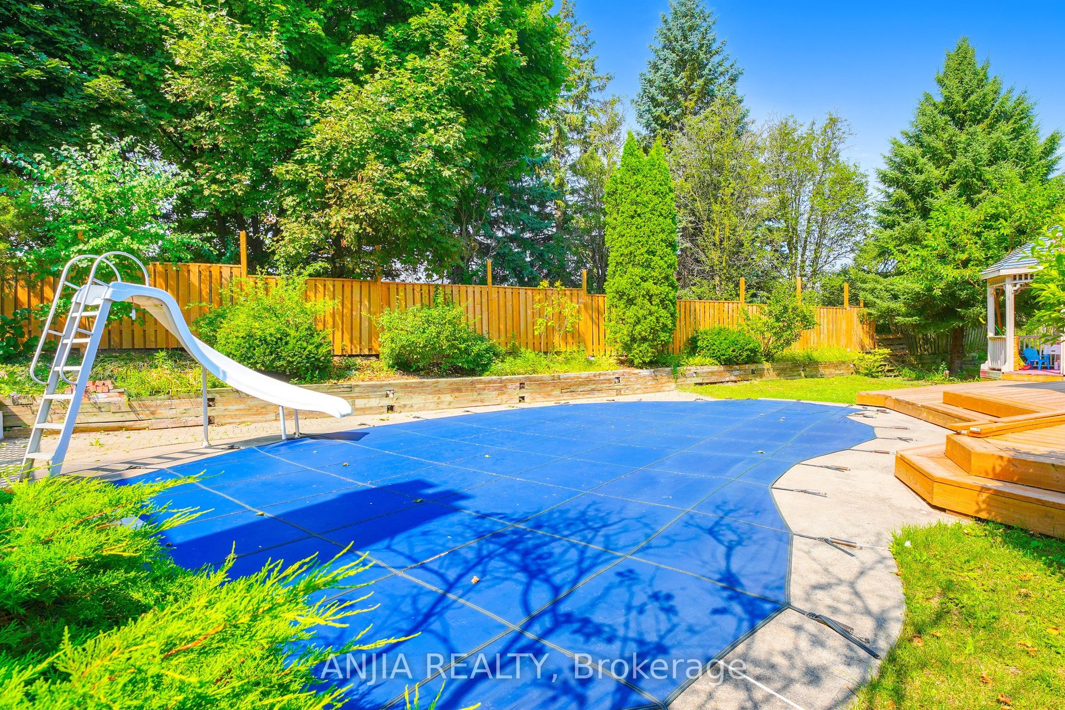 28 Holbrook Court Property Photo 38