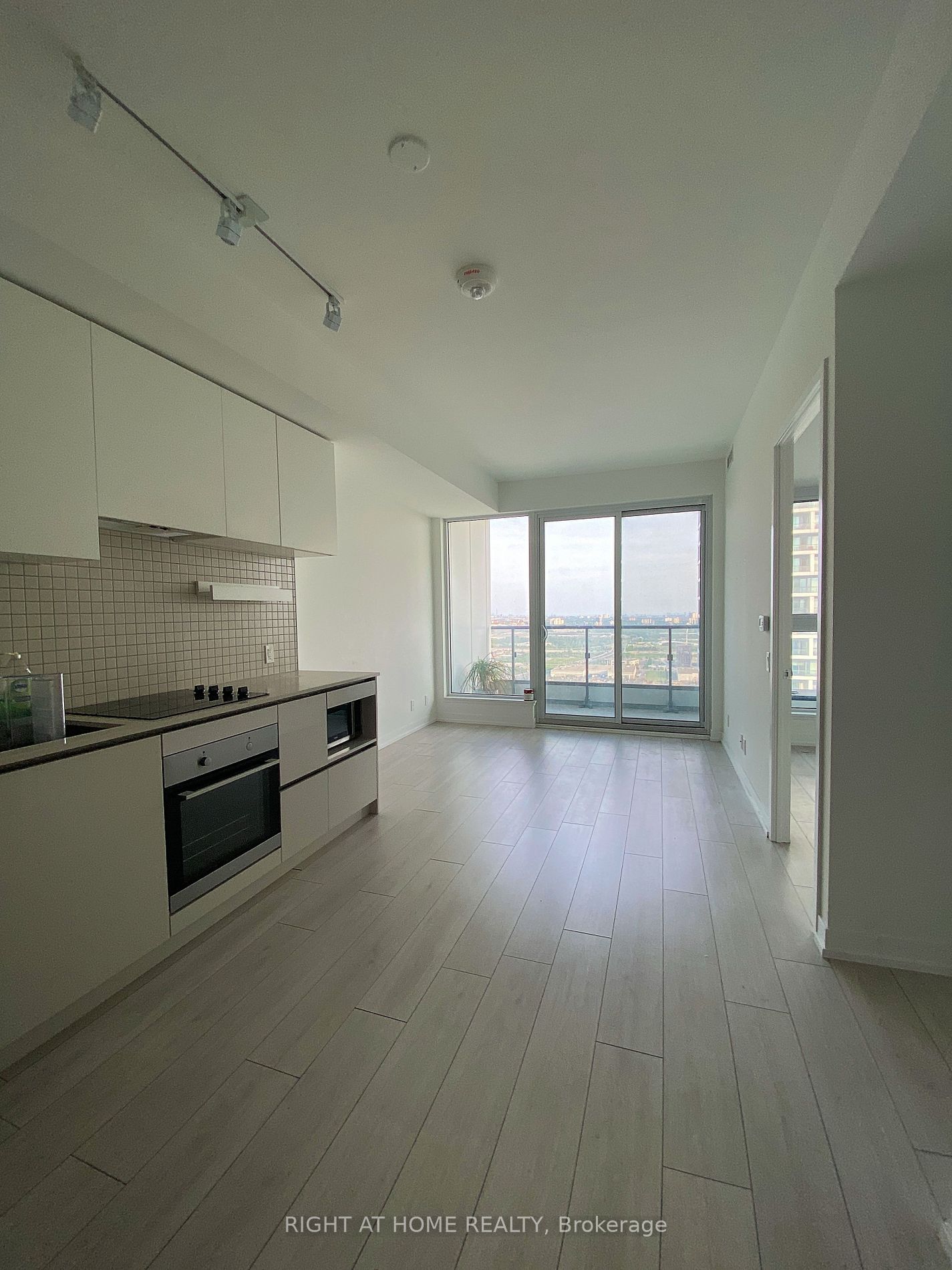 898 Portage Pkwy Property Photo