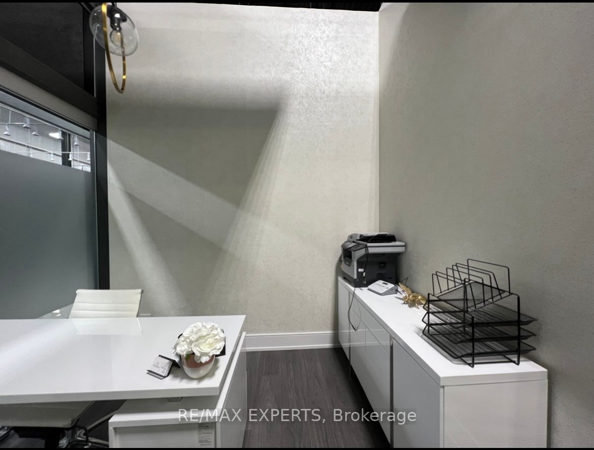 7250 Keele St Property Photo 5