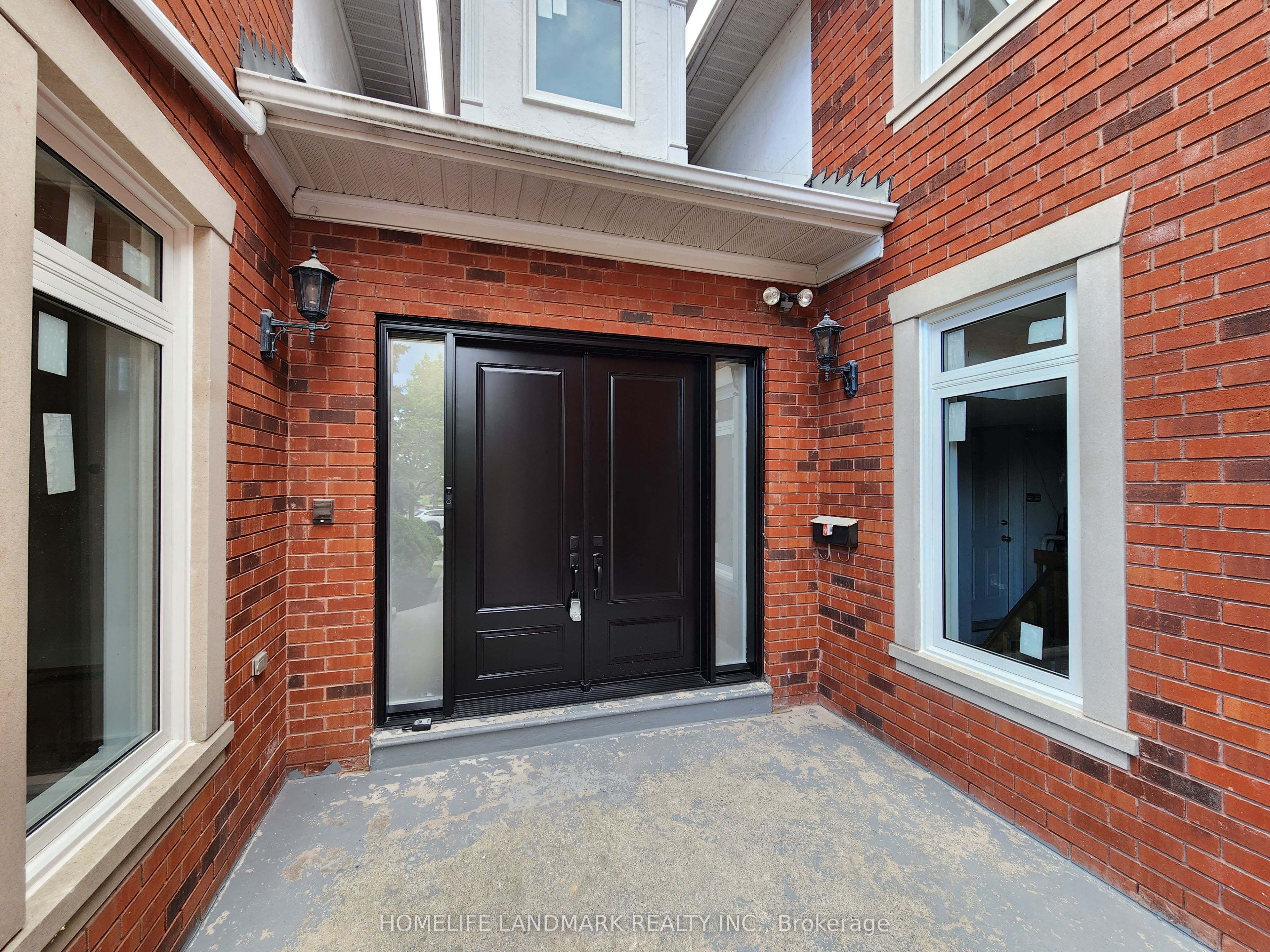 40 Kingmount Crescent Property Photo 2