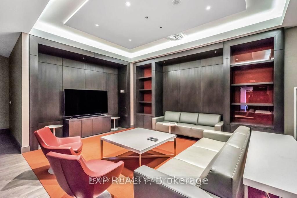 #606 - 540 Bur Oak Avenue Property Photo 10
