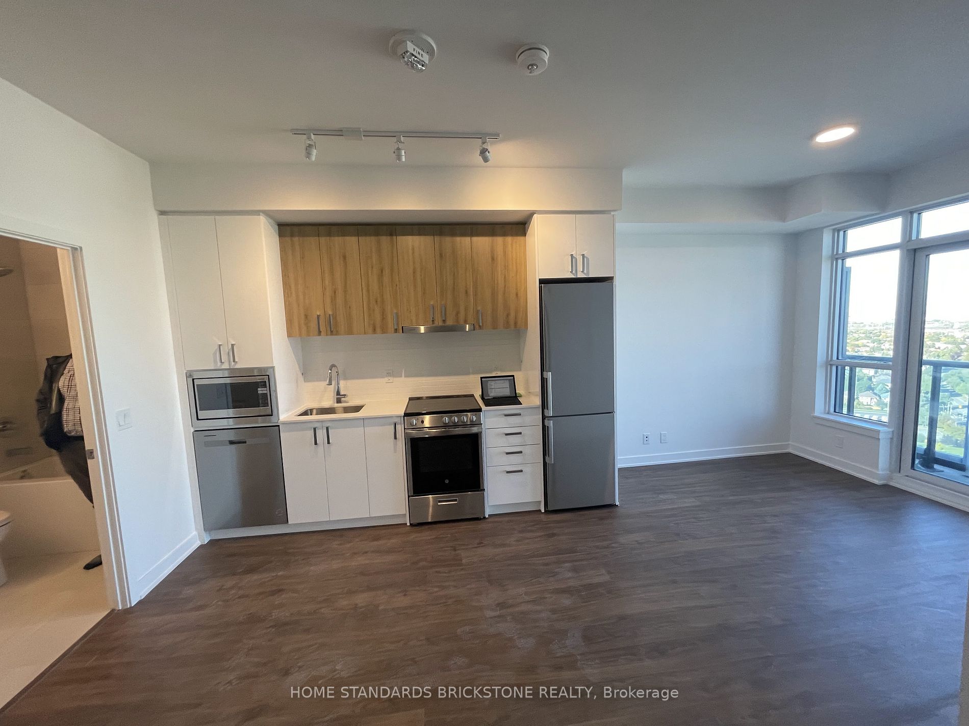 50 Upper Mall Way Property Photo